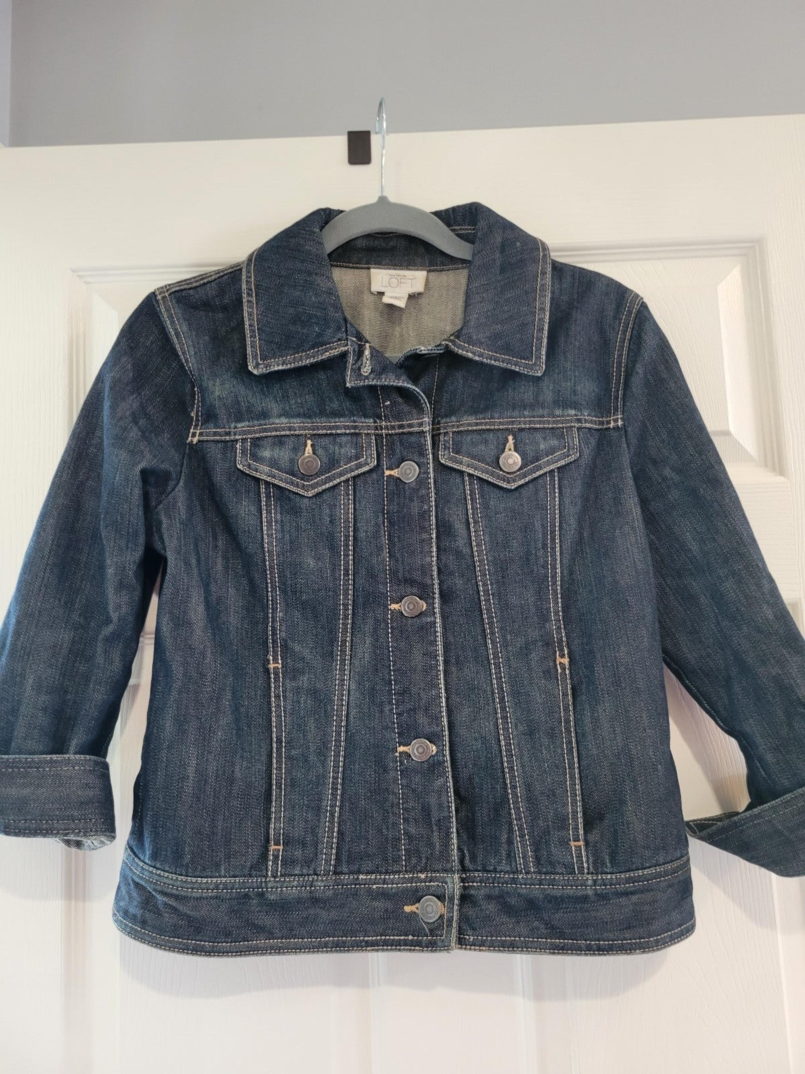Ann Taylor Loft Womens Dark Wash Denim slip in front pocket
Jean Jacket