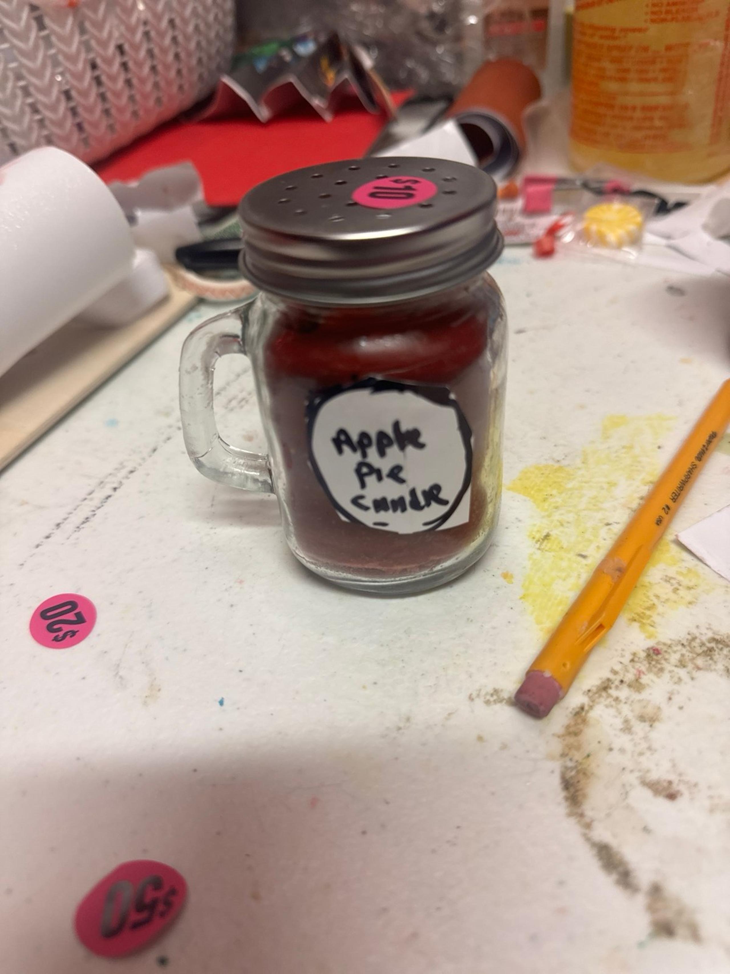 Apple pie candle