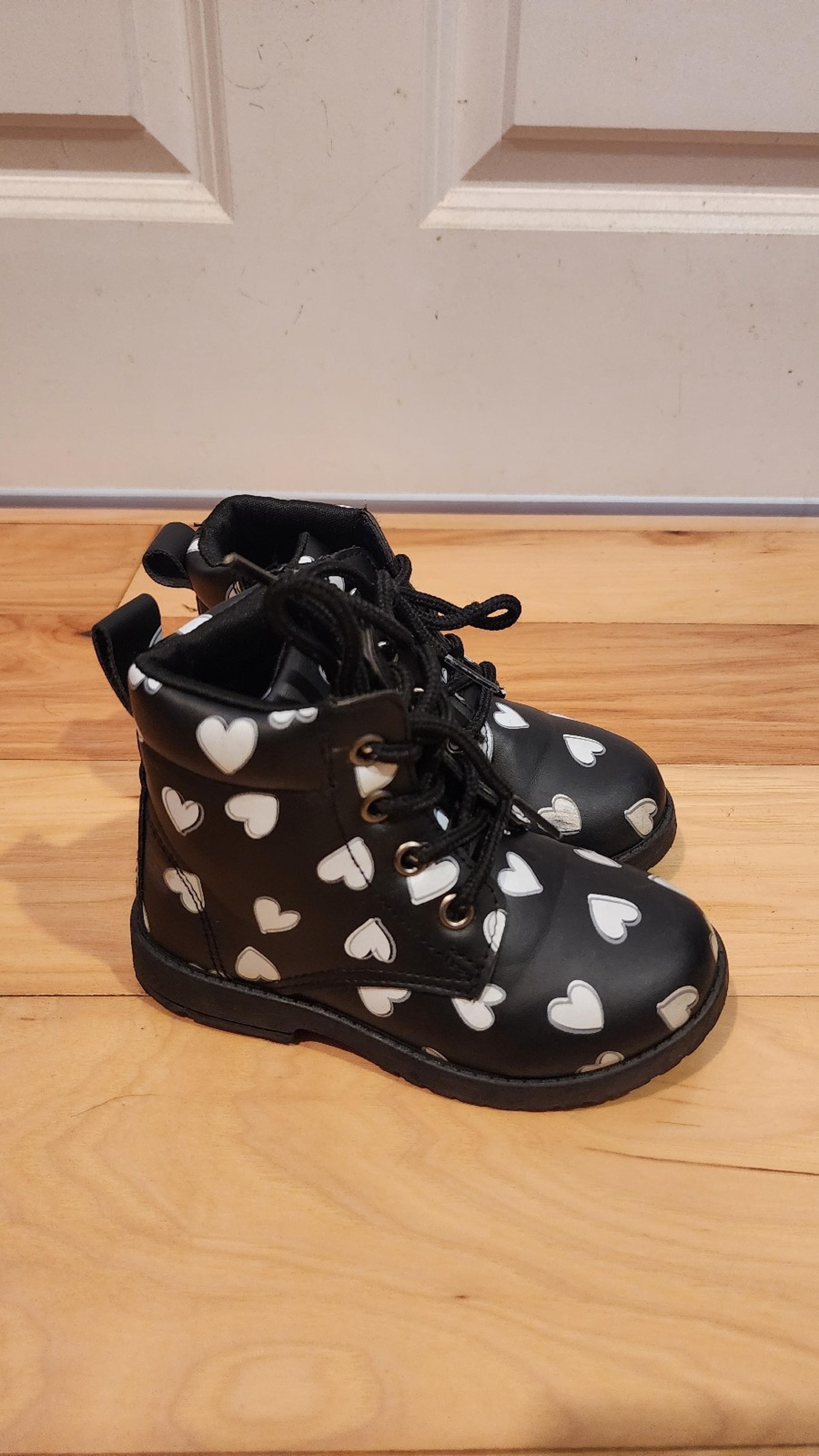Fabkids black and white heart print combat boots size 9