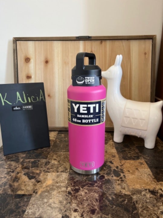 Yeti 46oz Rambler Bottle LE PRICKLY PINK- VALENTINE SPECIAL
