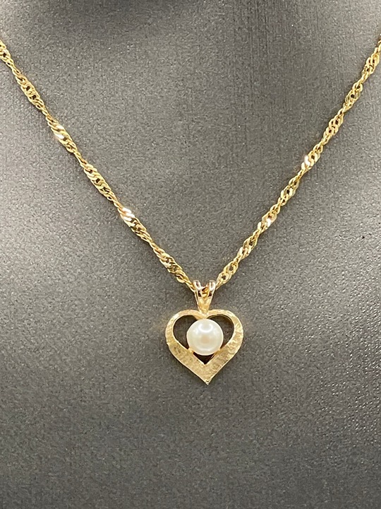 Ladies 14 Karat Yellow Gold Pearl Heart Pendant