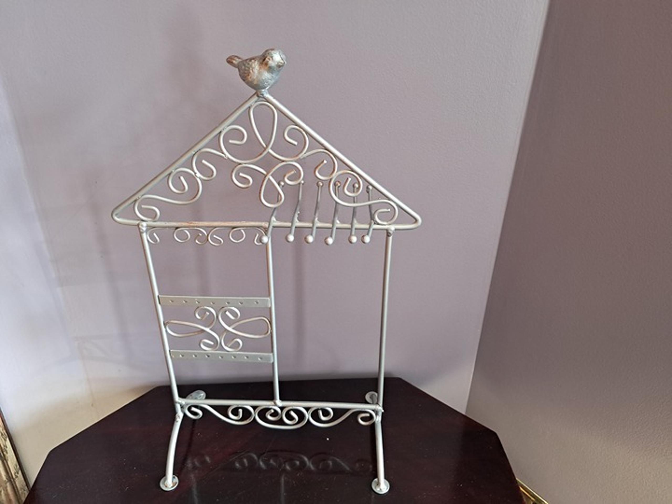 Metal Shabby Jewelry Organizer Bird Sitting on House Shaped for Necklaces Chains