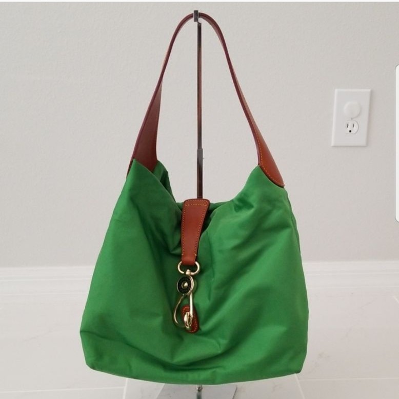 Dooney & bourke nylon hobo no accessorie