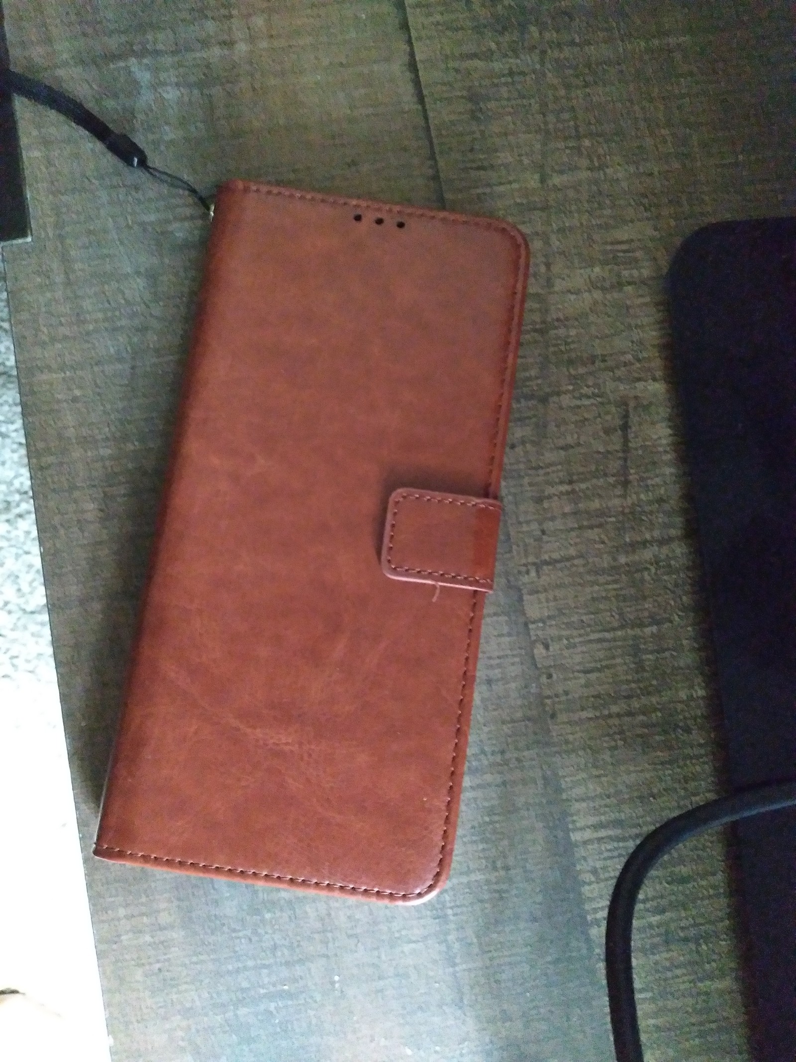LIKE NEW UNLOCKED STYLO 6 WITH NEW WALLET CASE.