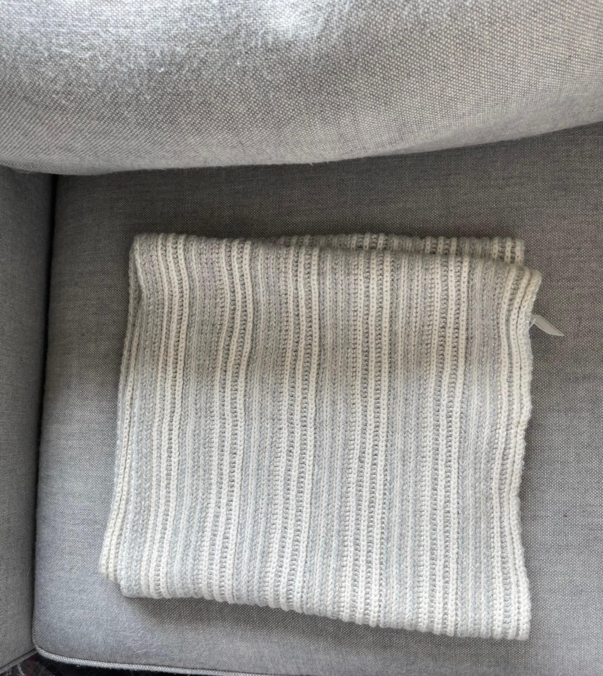 Banana Republic Infitity Scarf NWT