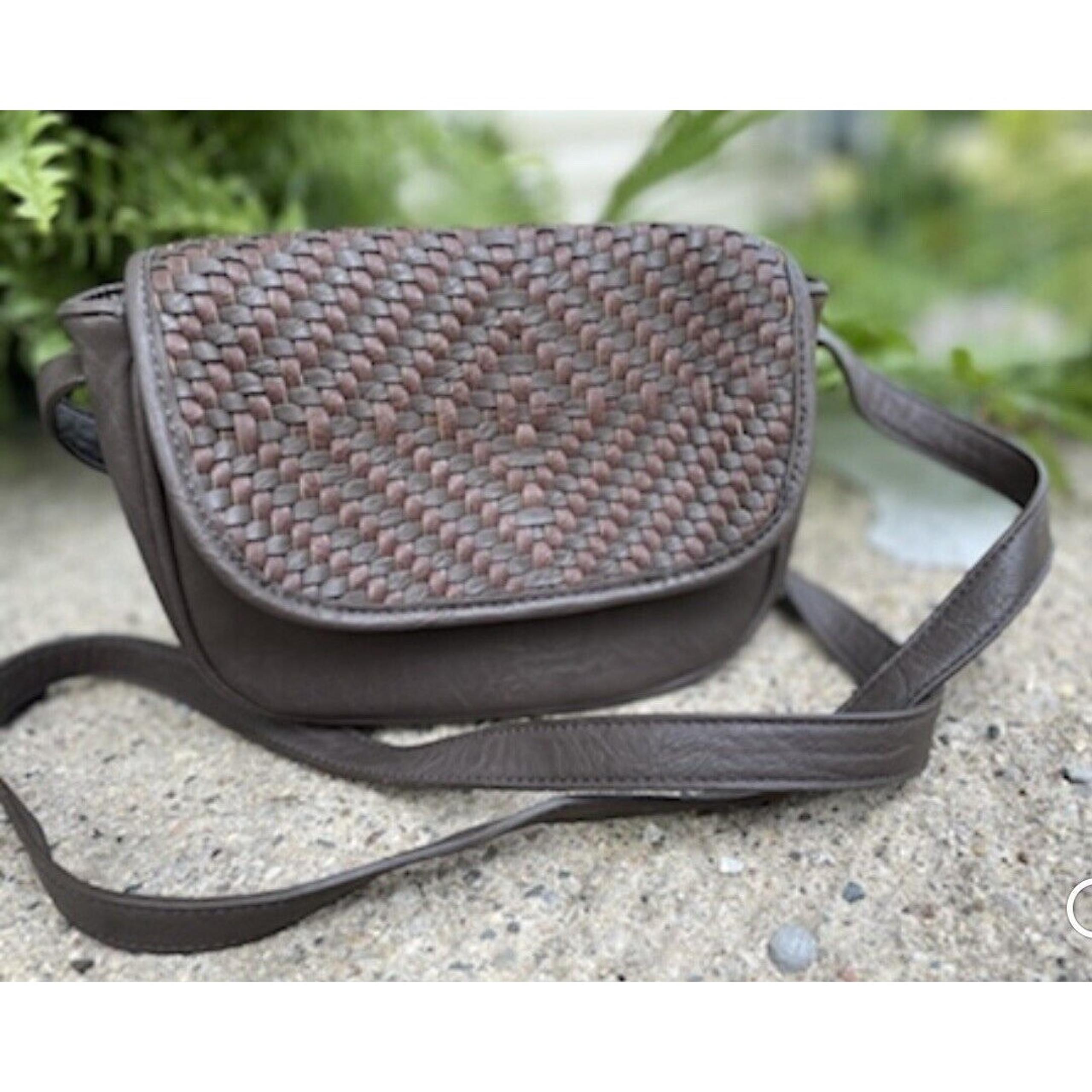 American Eagle Outfitters Tan Leather Crossbody Bag boho hobo shoulder bag