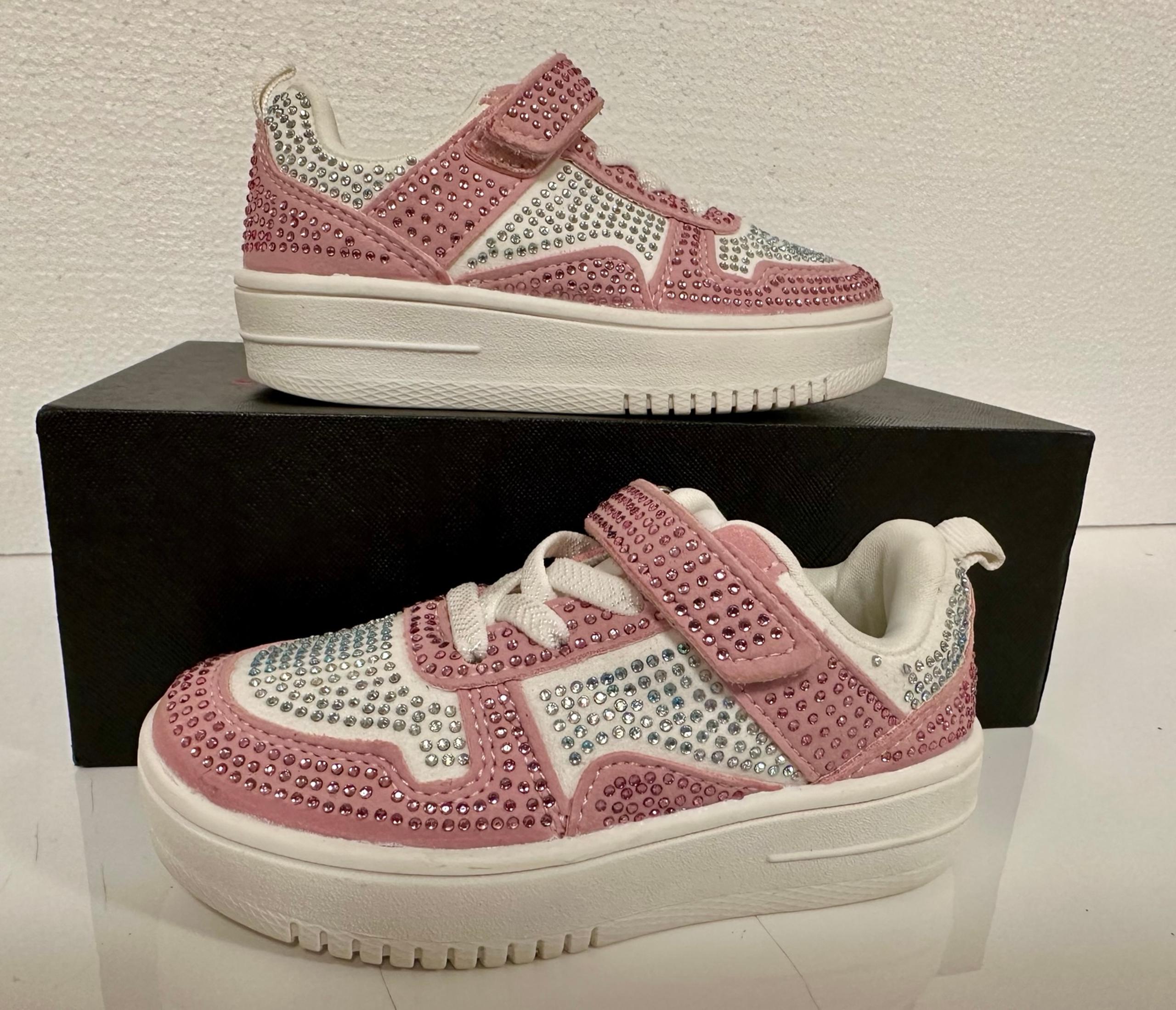 Forever Link Girls Shoes Pink
White Size 5