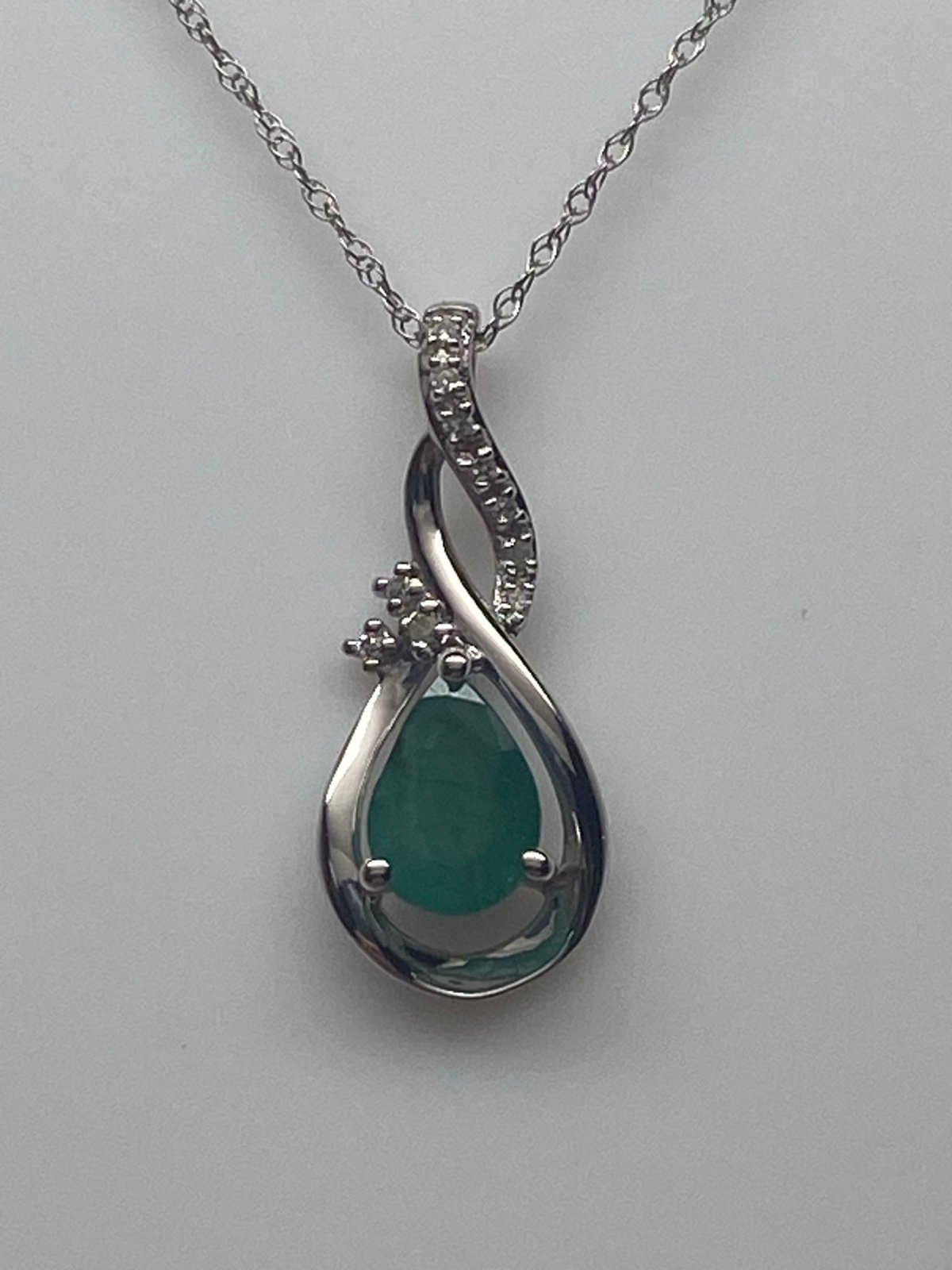 10K White Gold Pear Shape Emerald and Diamond Pendant with Chain NEW