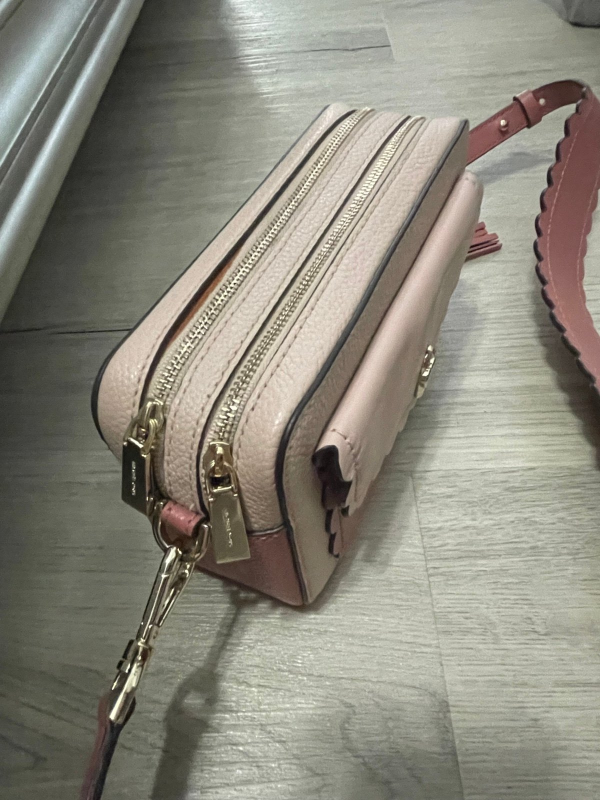 michael kors light pink crossbody