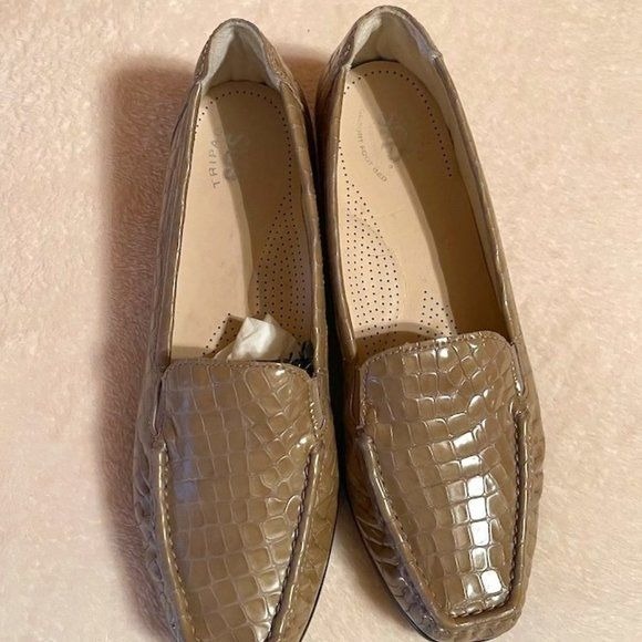 SAS Gator Embossed Leather Slip-ons NWOT