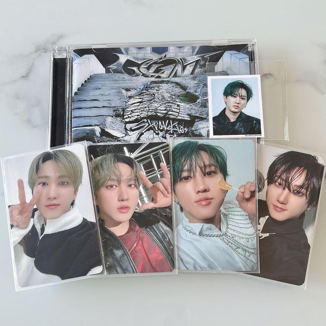 Stray Kids GIANT Regular Edition + Changbin Trading Card Set