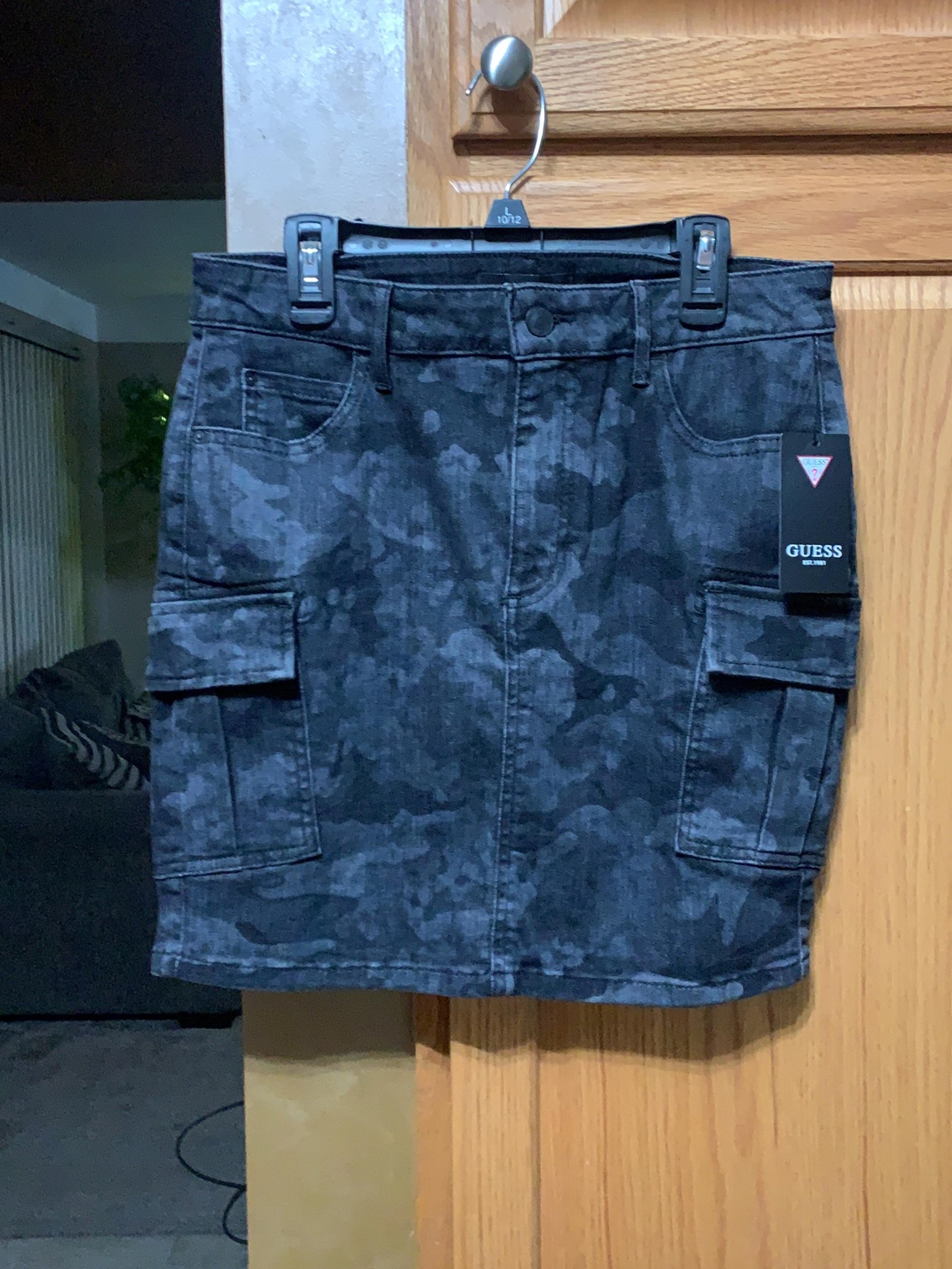 Women’s Guess Denium Camo Mini Skirt  black & gray size Medium NWT