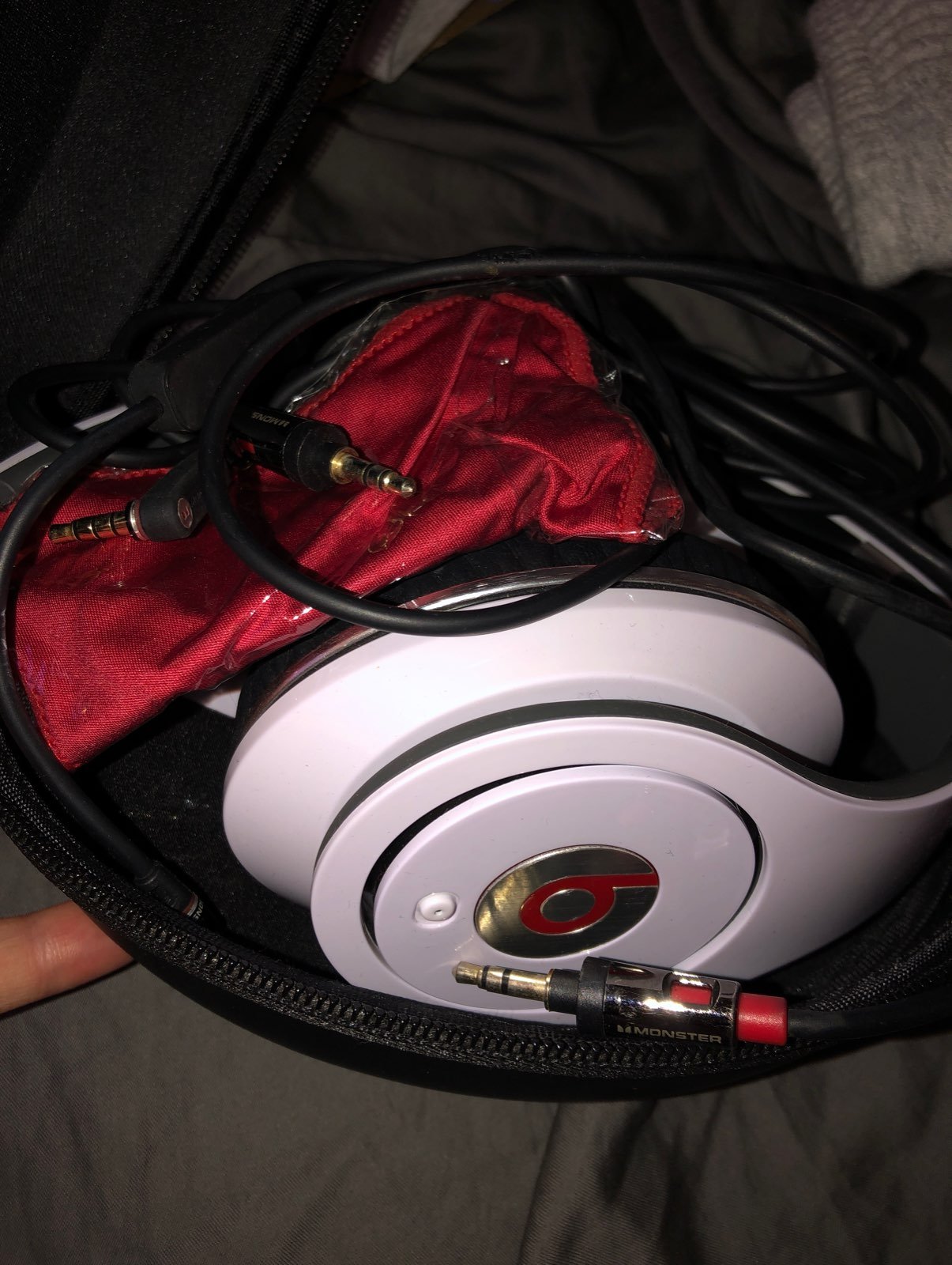 White beats by dre