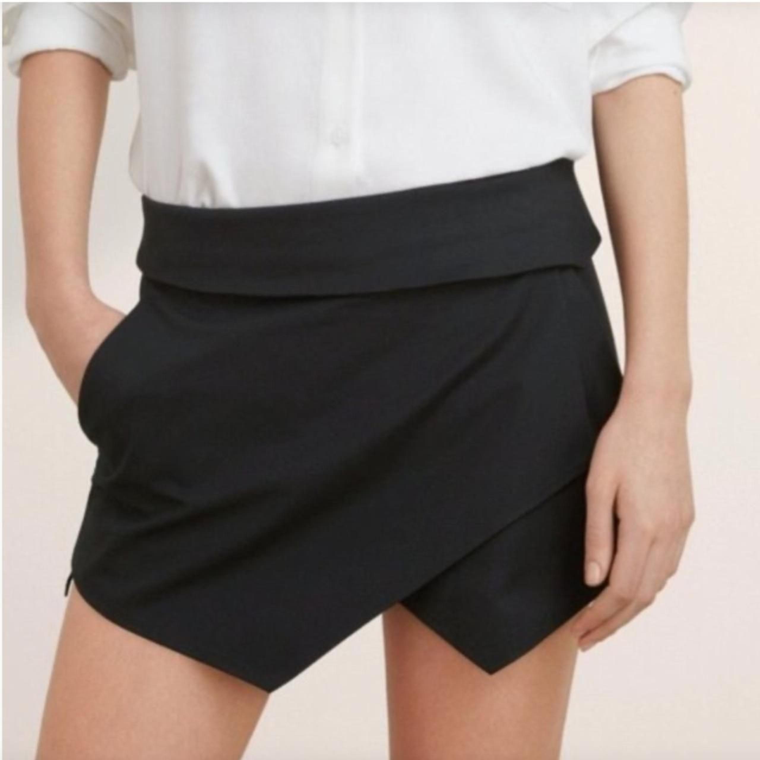 Aritzia Women's Black Skirt