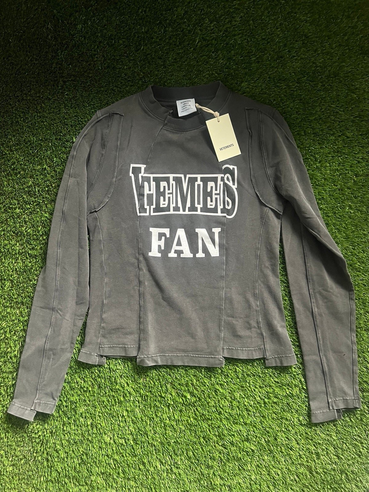 VETEMENTS ‘vetements fan’ Long Sleeve T-Shirt