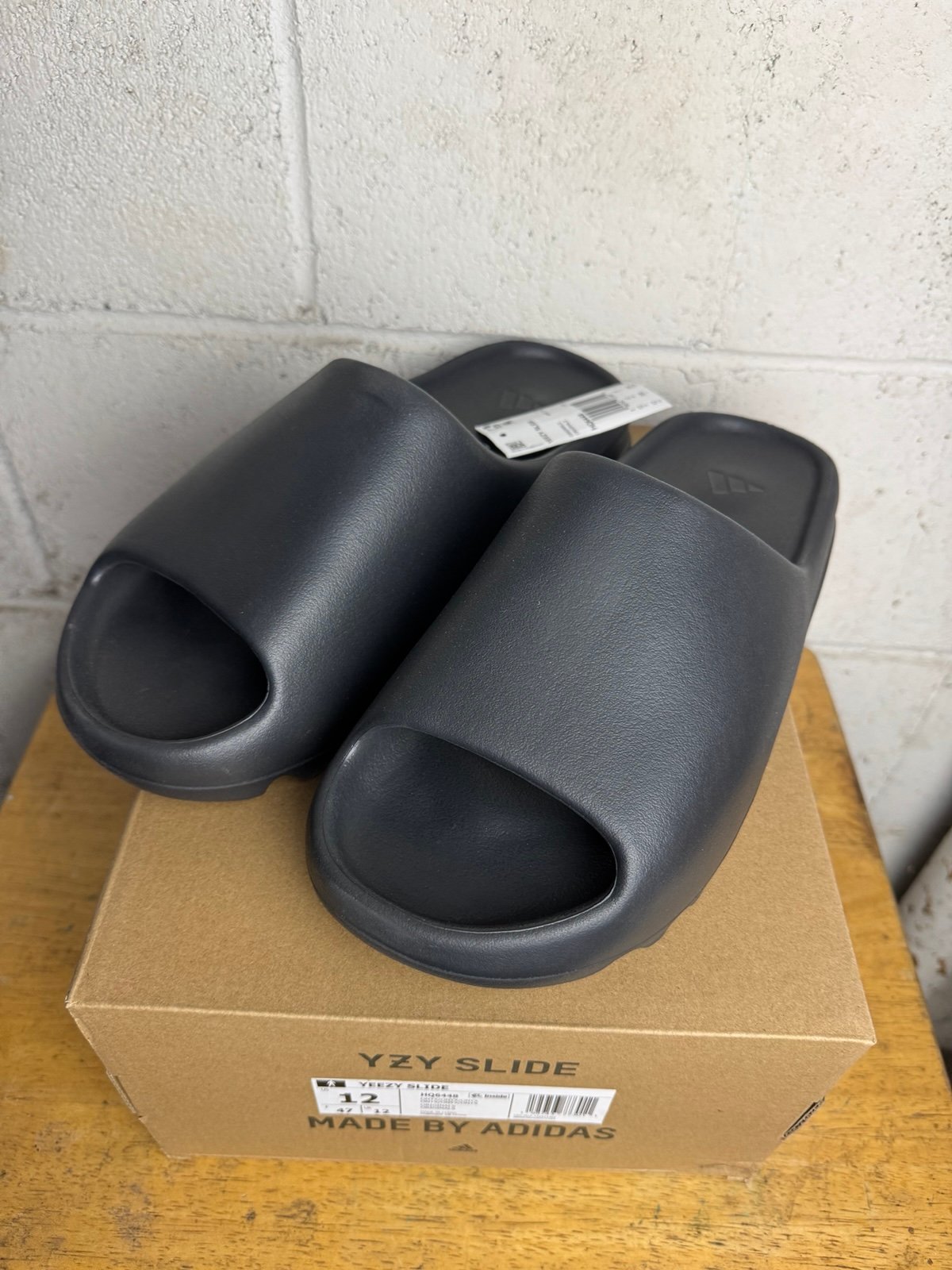 Yeezy slide Onyx size 12