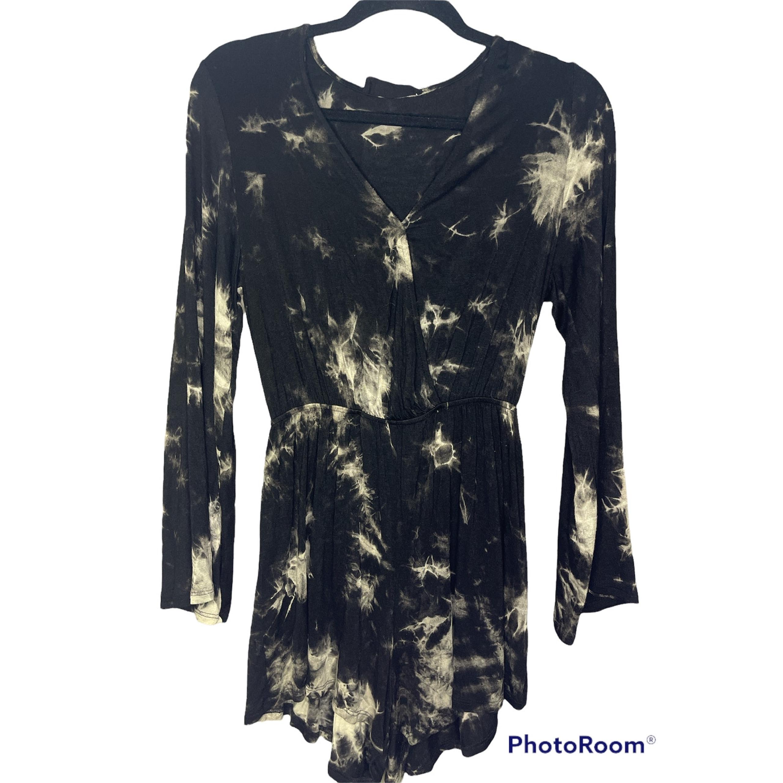 Audrey 3 + 1 Tie Dye Black V-Neck Long Flowy Sleeve Shorts Romper Size Medium