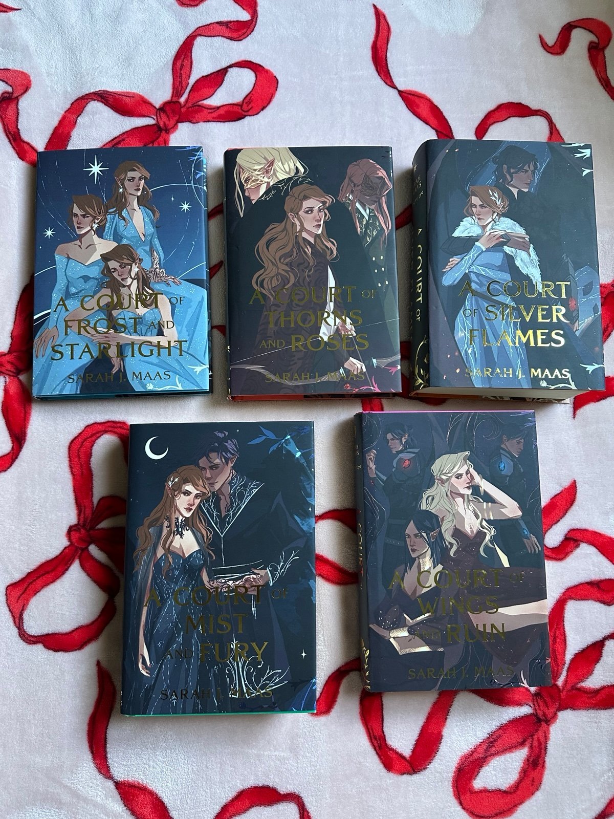 A court of thorns and roses by Sarah J Maas