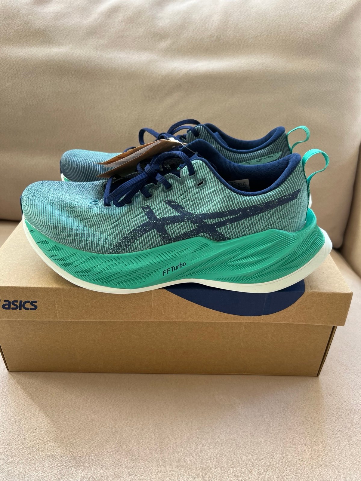 ASICS superblast