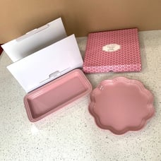 Le Creuset Pink plate set of 2