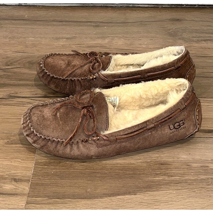 UGG Women's Dakota 5612 Lace up Moccasin Slippers Siz 8 Brown