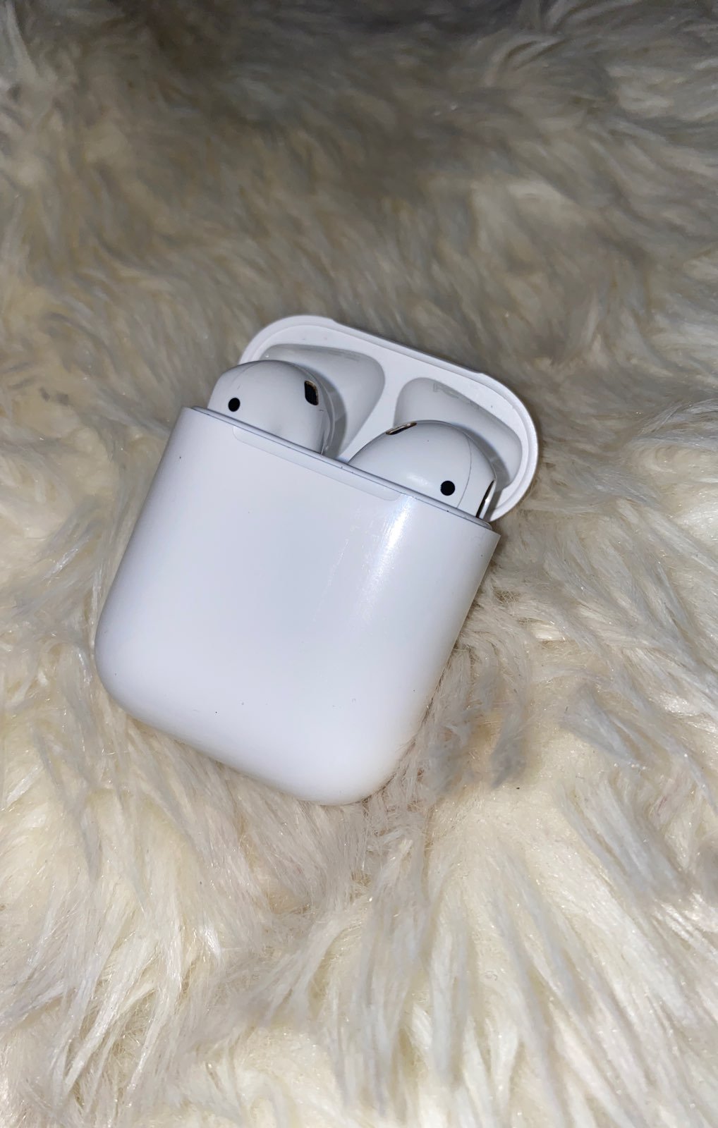 AirPods with Charging Case (1st Generati
