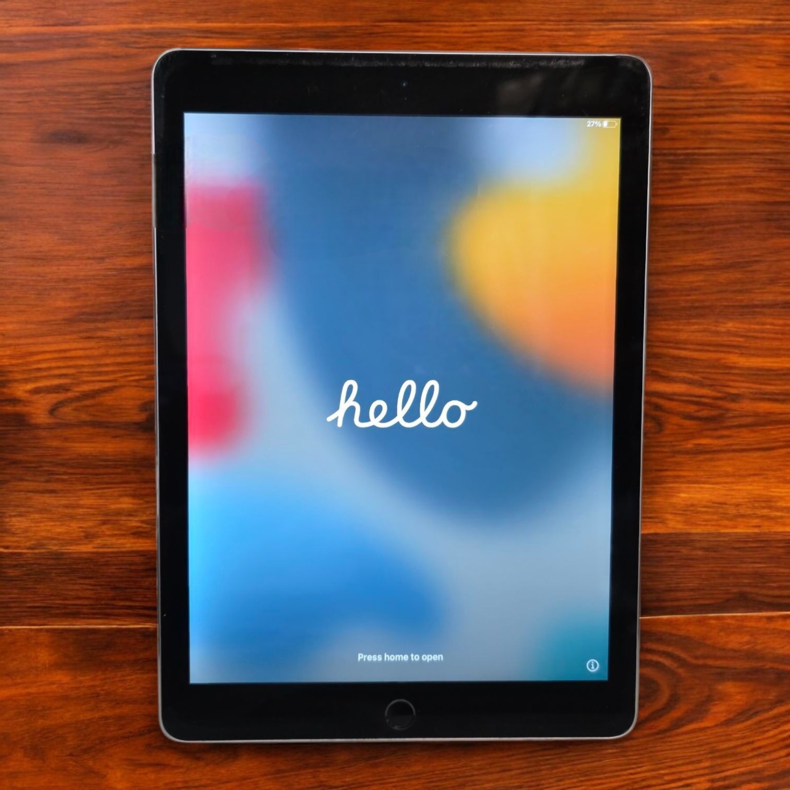 Apple iPad Air 2 16GB, Wi-Fi, A1566 9.7 MGL12LL/A Lightly Distressed Bezels