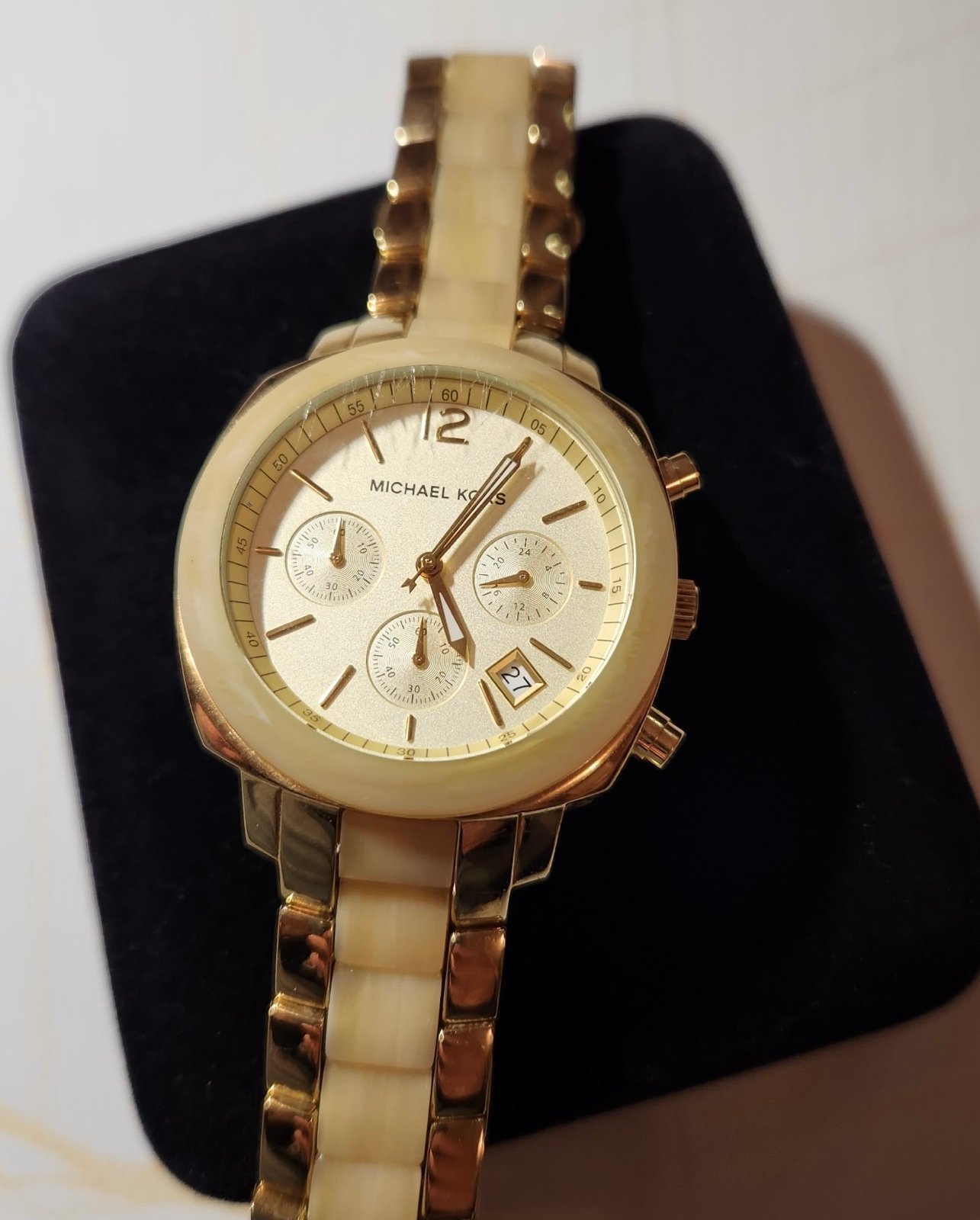 Michael Kors Watch (womens/small). Good Condition