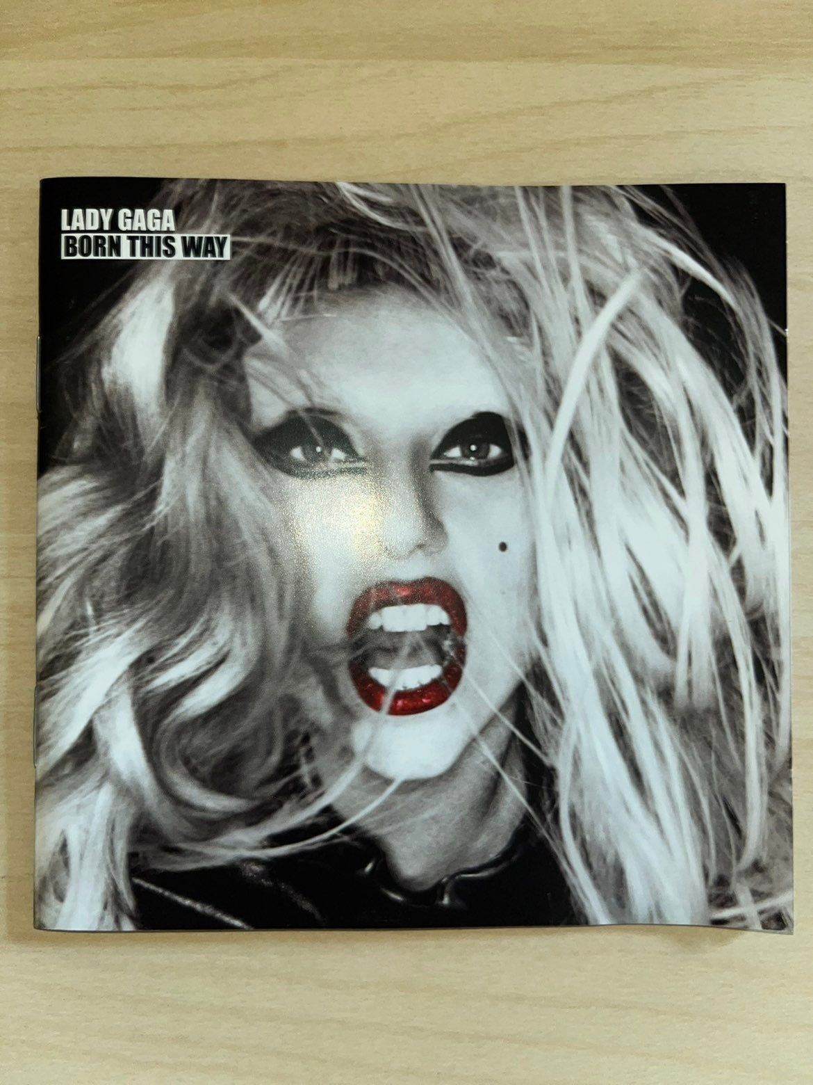 Lady Gaga Born This Way Deluxe Edition CD - detail