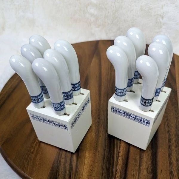 Vintage Blue & White Ceramic Handle 12 Spreader Knives w/ Wood Block, Taiwan