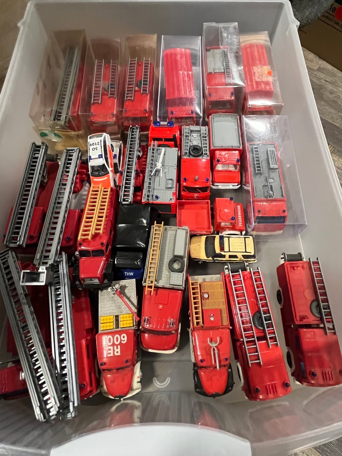 HO scale fire trucks