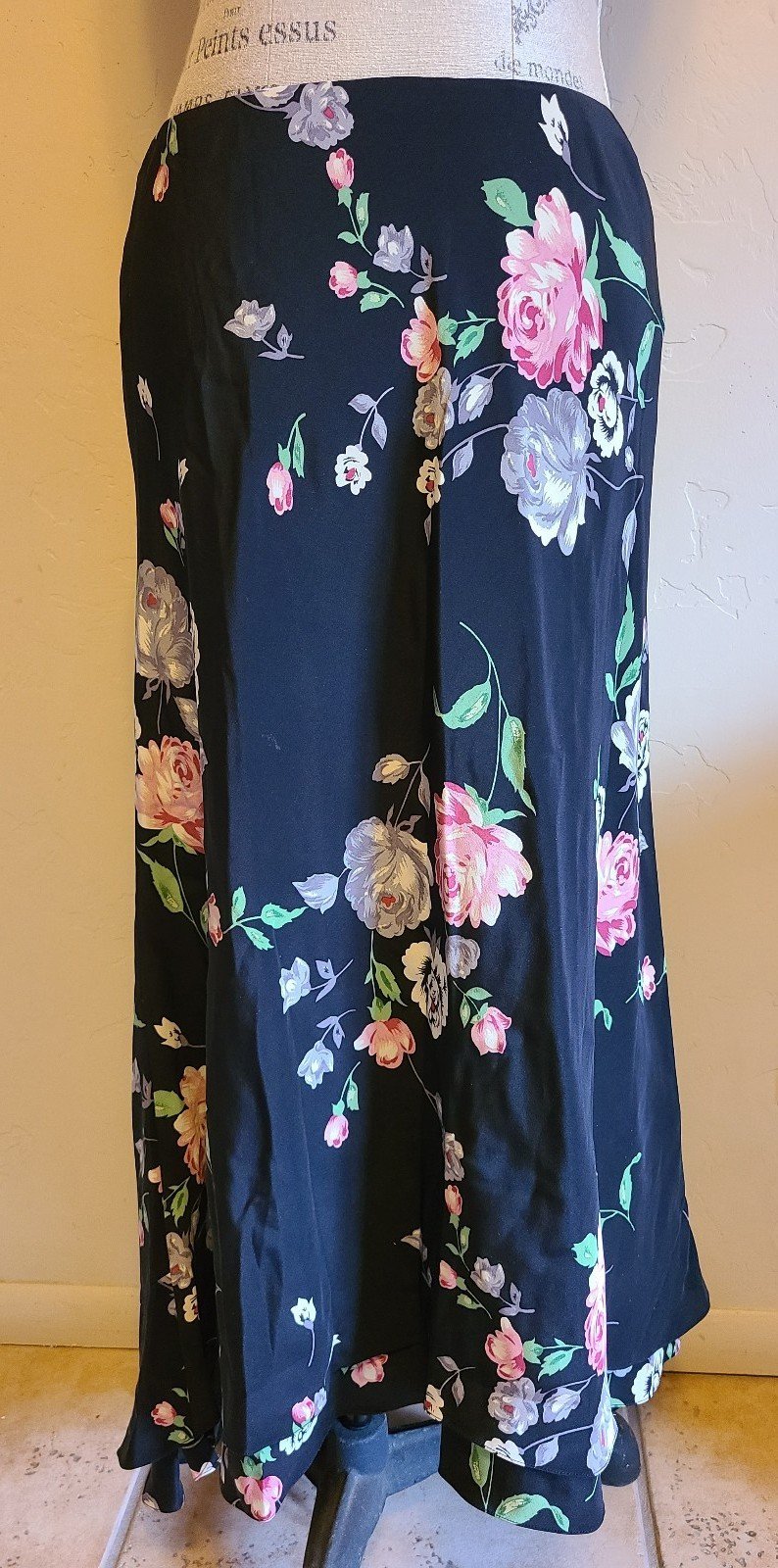 Lauren ralph lauren beautiful & classy long floral silk skirt size 8