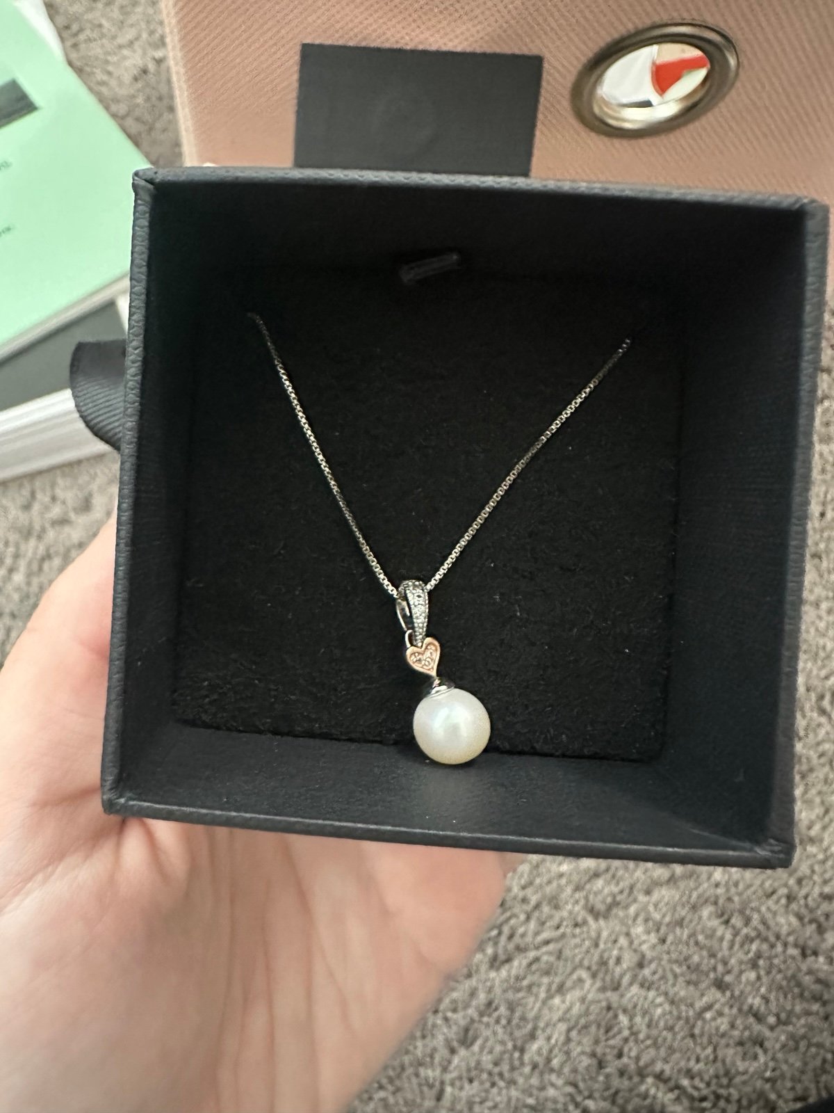 Silver pearl necklace