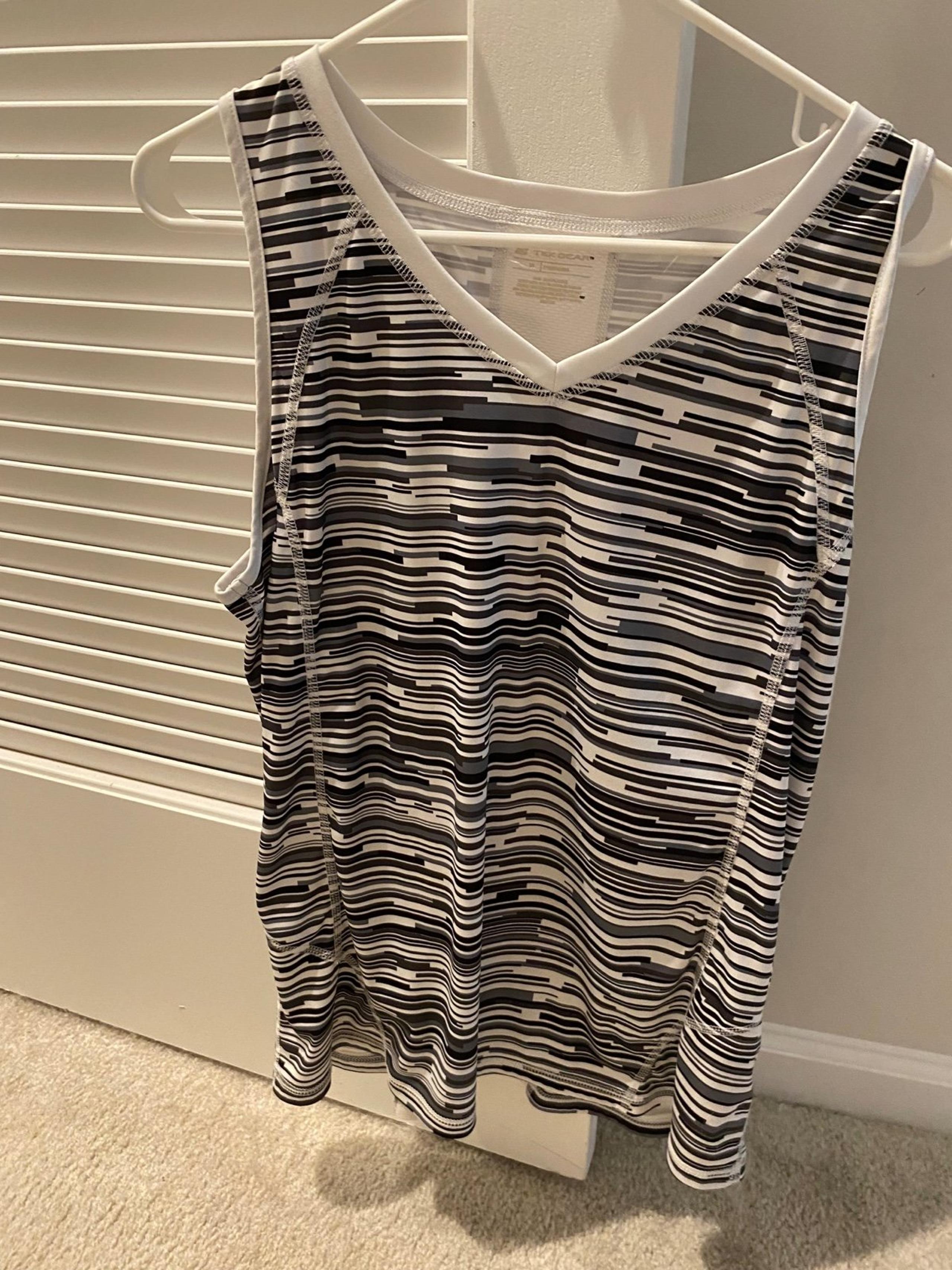 Women’s Tek Gear Black and White Athletic Tank Top Size XL
