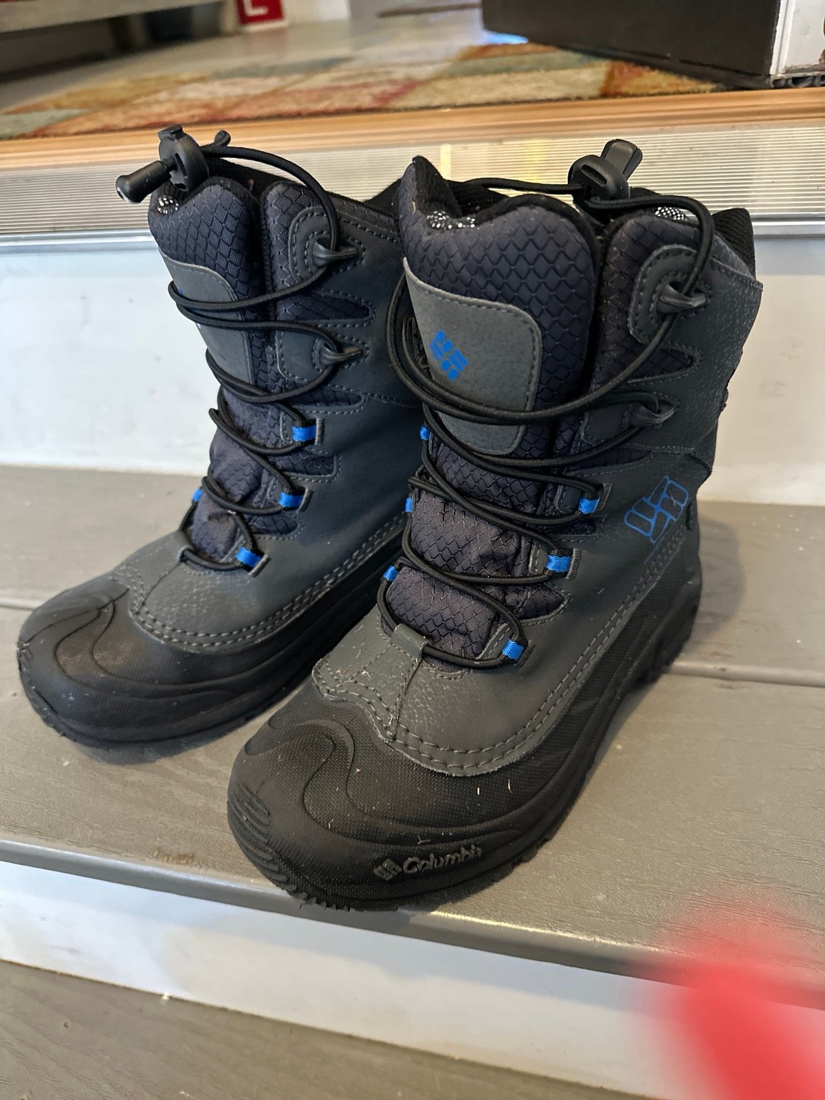 Boys Columbia snow boots size 5