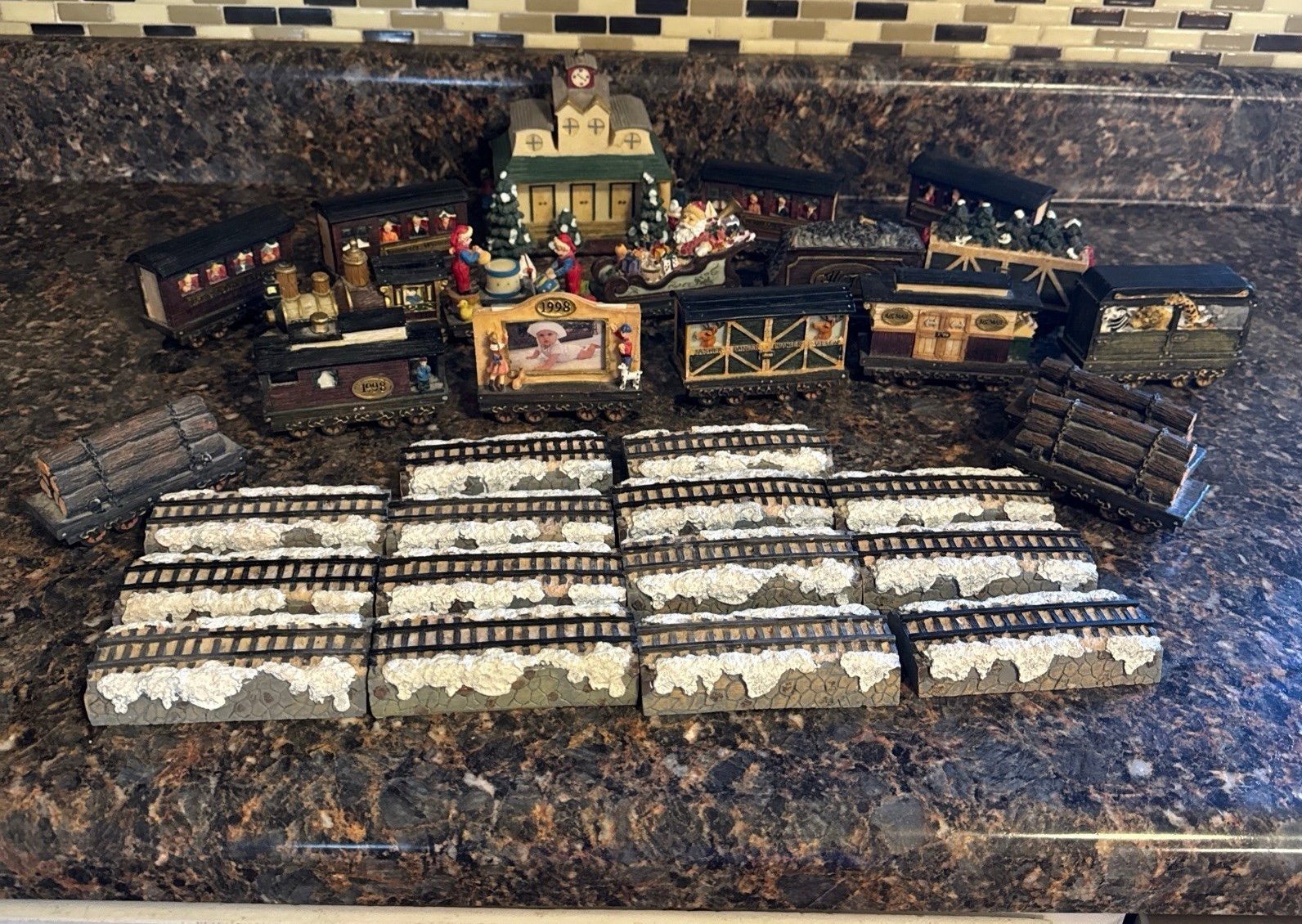 Home Towne Express Christmas Train 1998 JC Penney Train & Track Lot 32 Piece