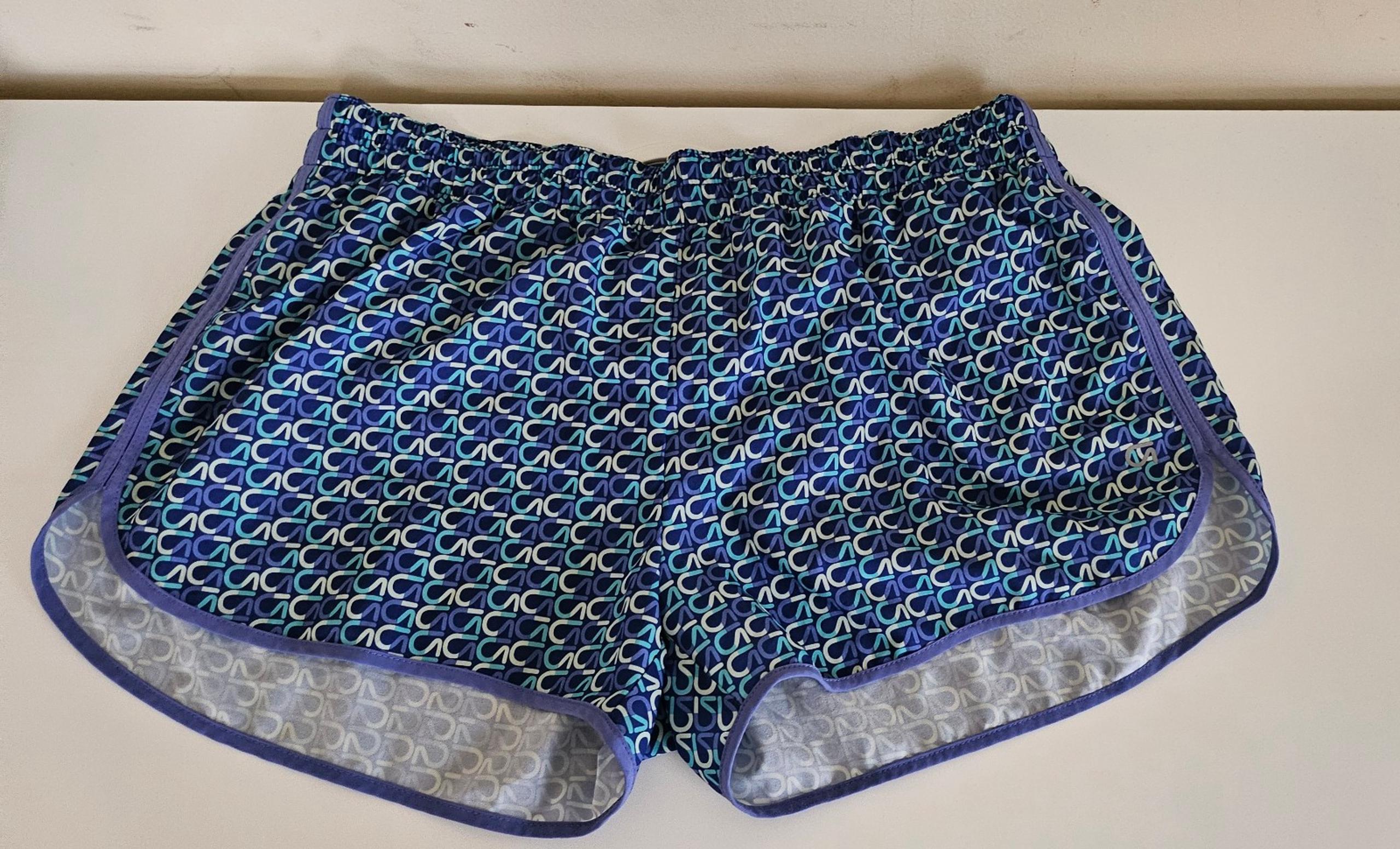 Gap fit women sport short (S)
