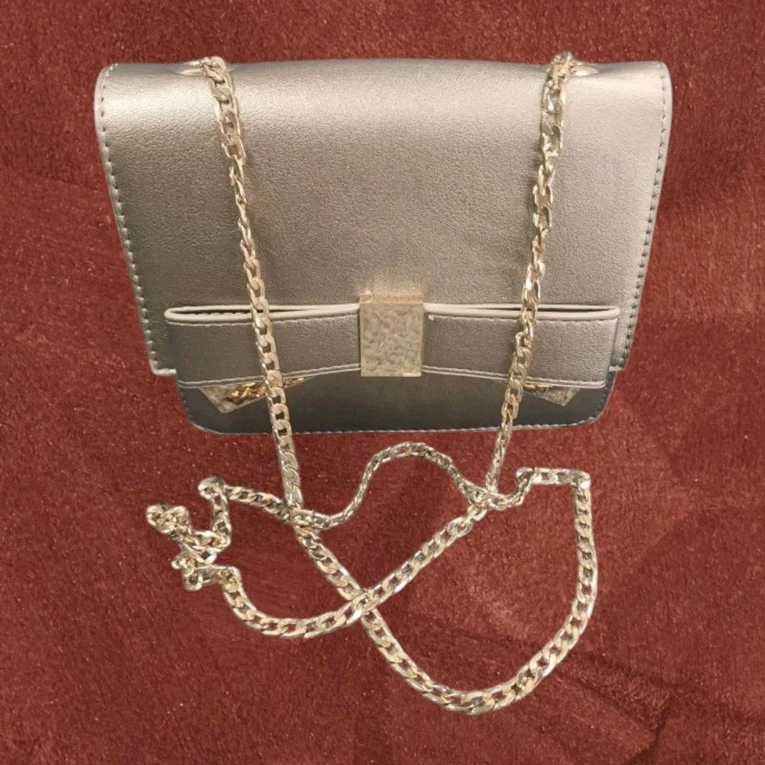 Urban Expressions Crossbody Chain Clutch Bag Bow Metallic Gold Vegan Matte