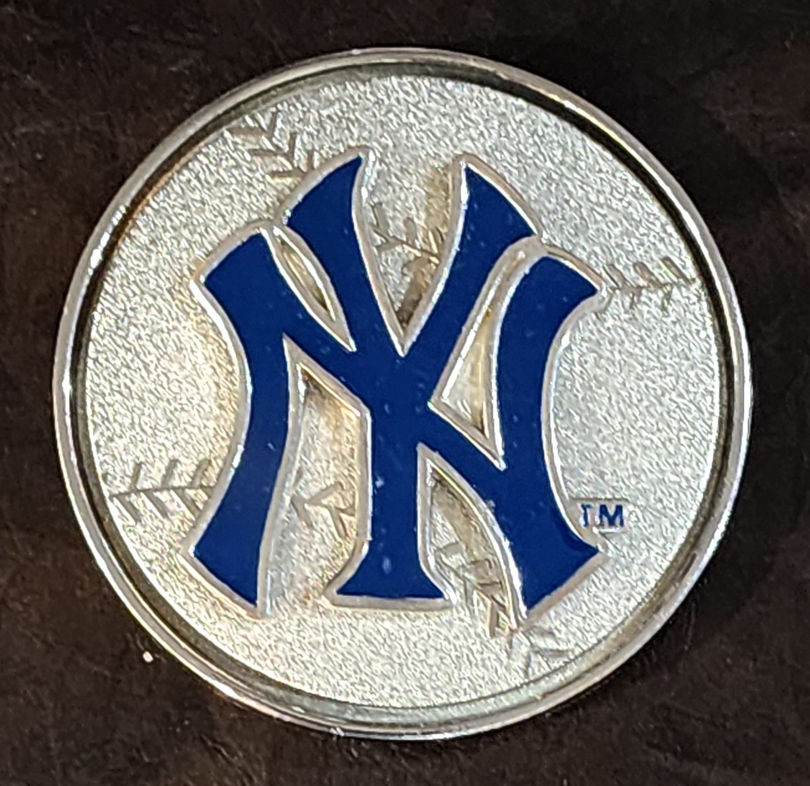 Me'n Co./MLBP 2005 New York Yankees Spinning Baseball Belt Buckle