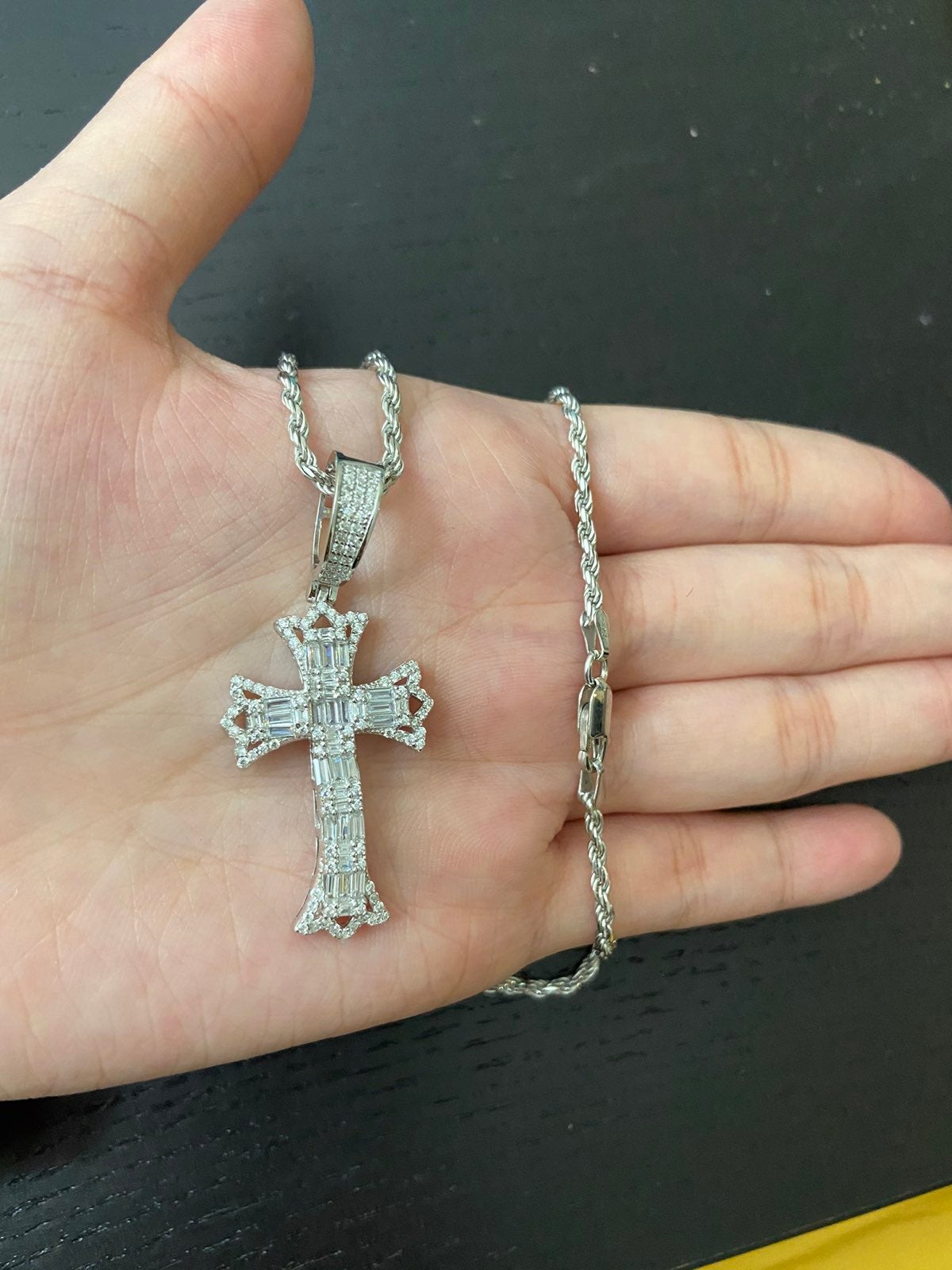 14k white gold /925 diamond cross neckla