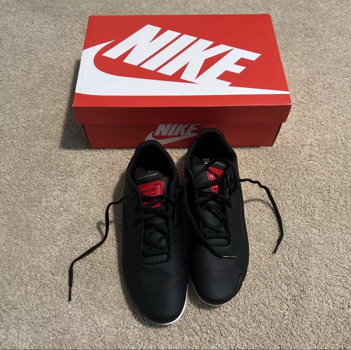 Size 9 - PUMA Drift Cat 8 x Scuderia Ferrari Black Rosso Corsa ( Retail +100 )