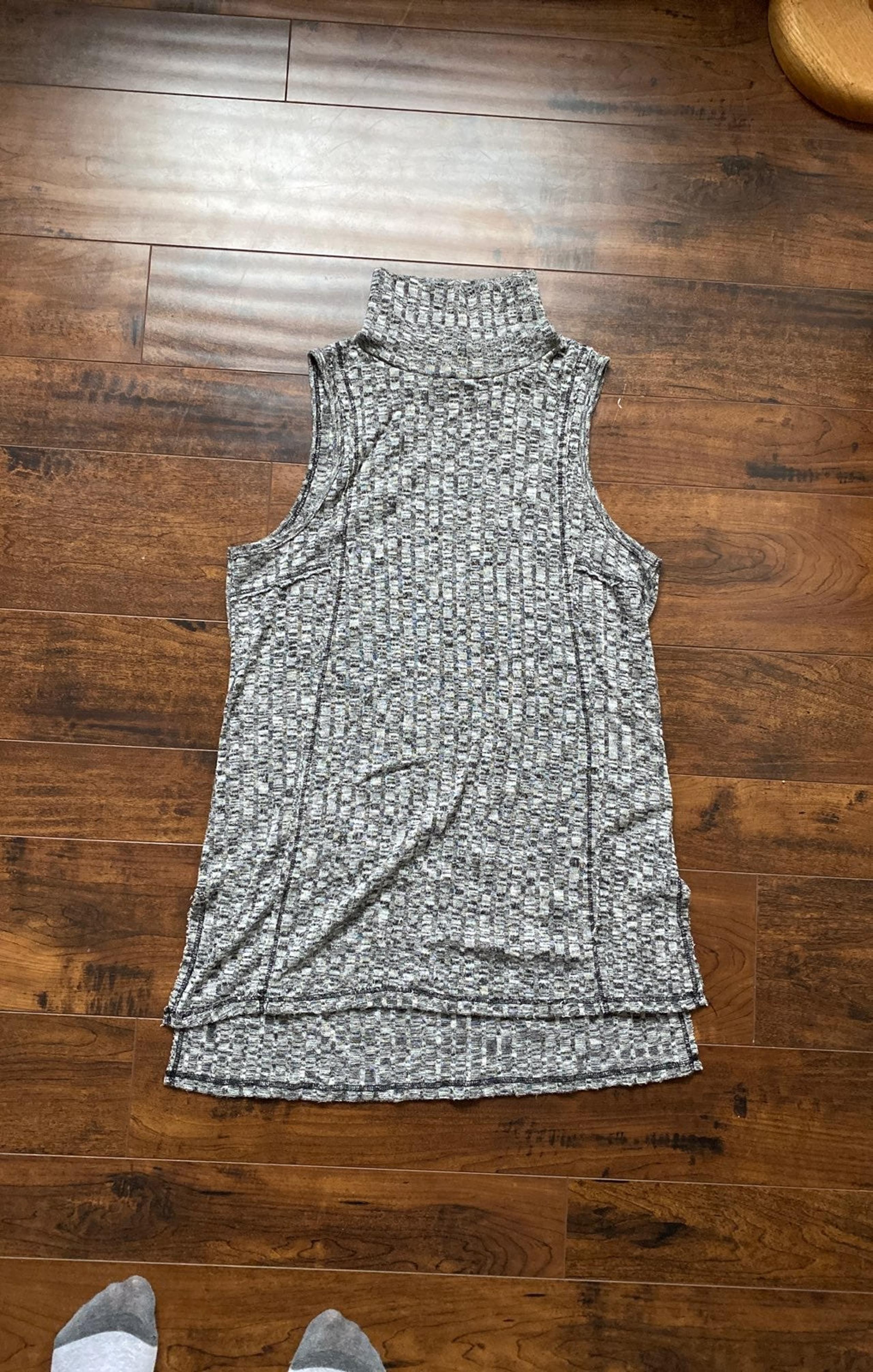Sleeveless hi-lo turtleneck tank