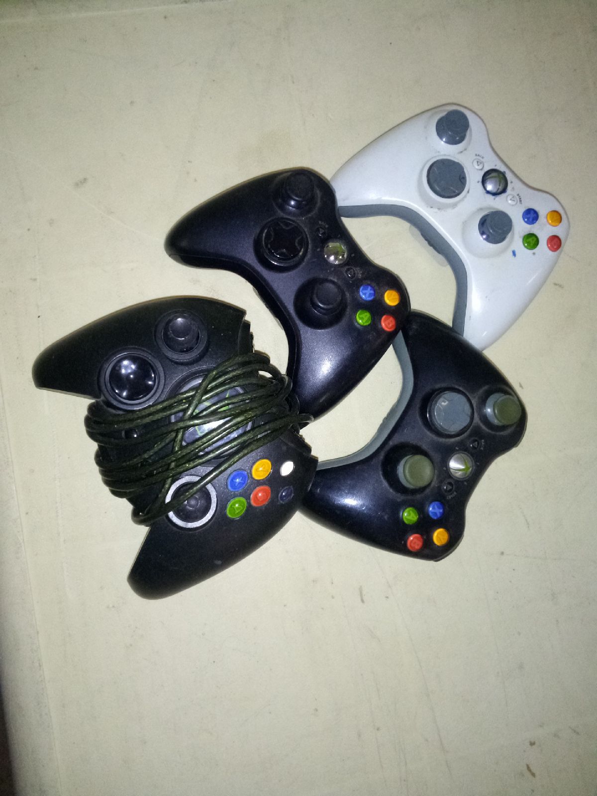 Xbox 360 Controllers four white one look 3 Xbox 360 one Xbox original