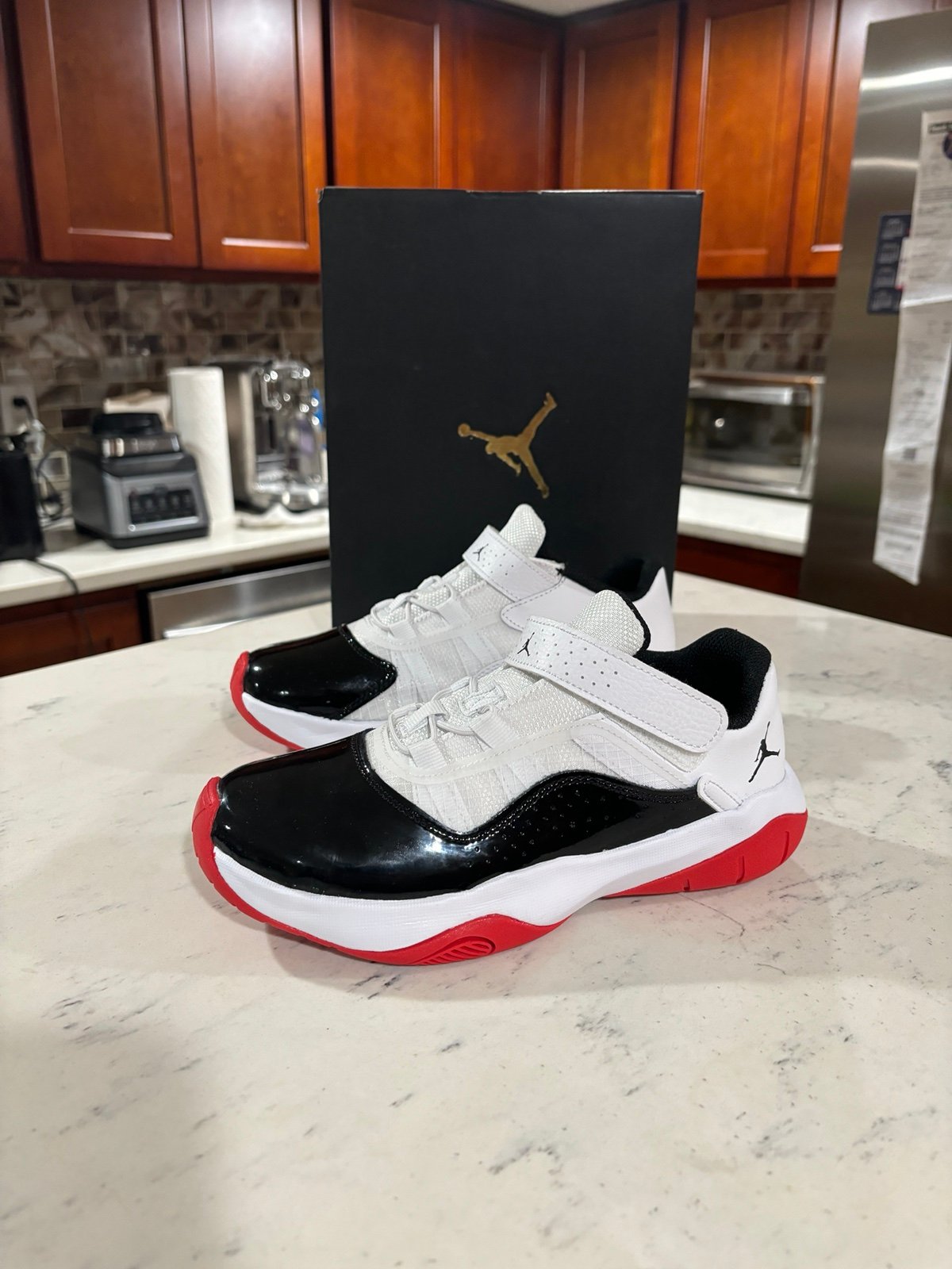 Jordan 11 CMFT Low White University Red Pre school (Little Kids) Size 2Y