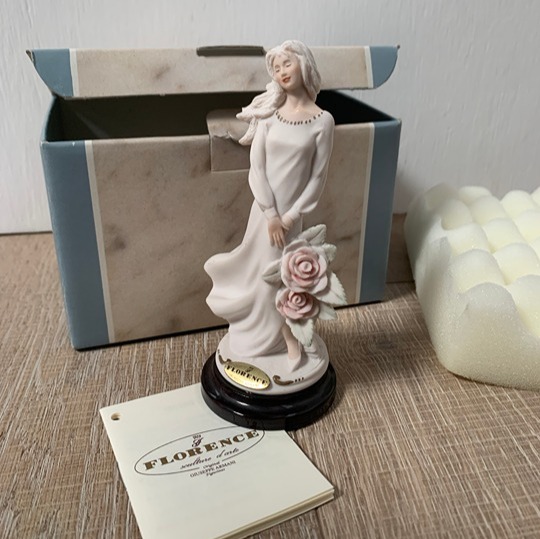 New in Box: Vintage Giuseppe Armani Art Figurine Ragazza con Rose-Miniature