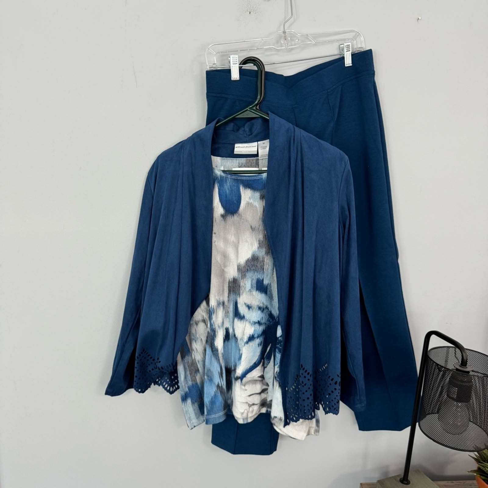 Alfred Dunner 3 Piece SET Size 10 Petite Faux Blue Suede Jacket Top Pants
