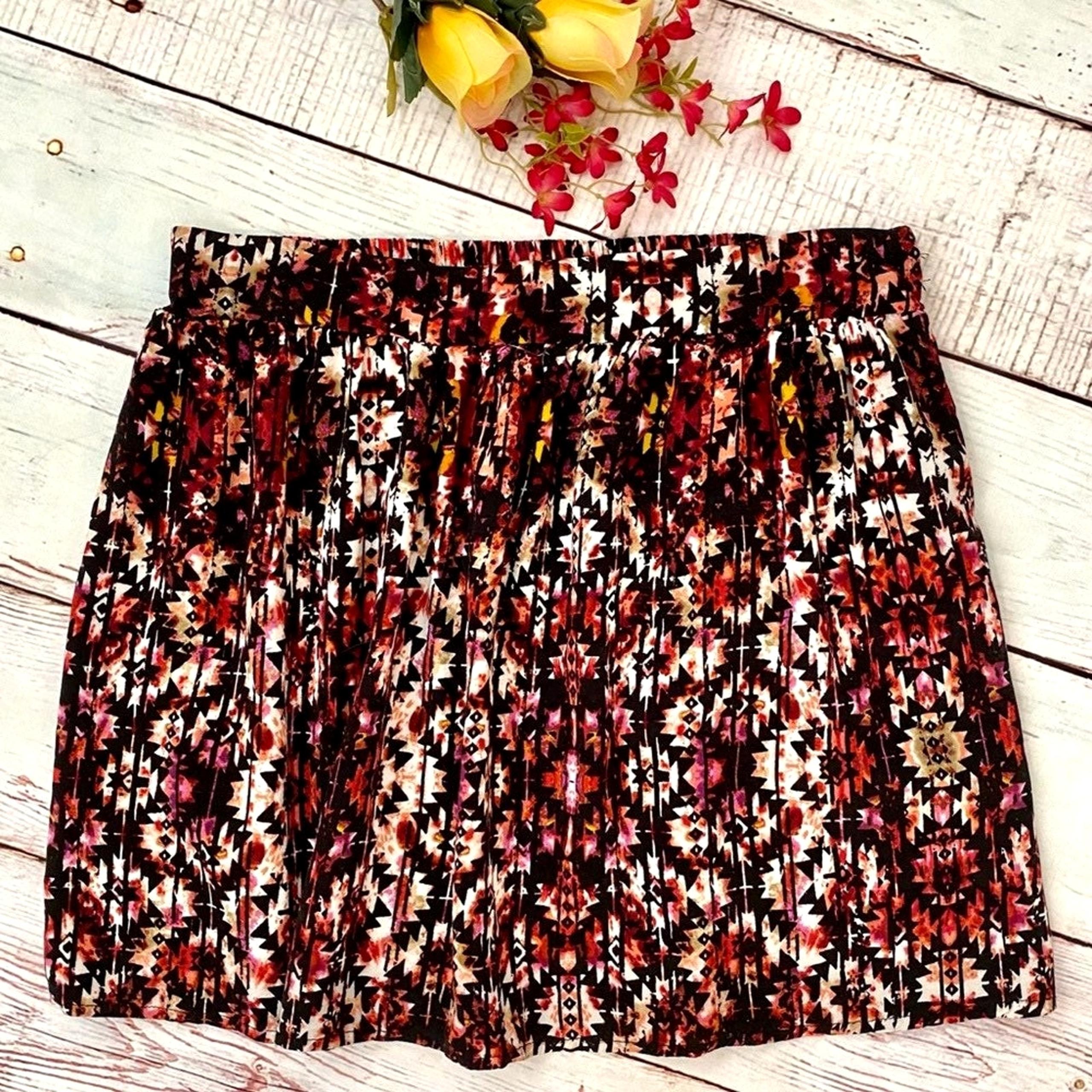 Wet Seal Black & Red Abstract Tie Dye/Watercolor Geometric Boho Y2K Mini Skirt