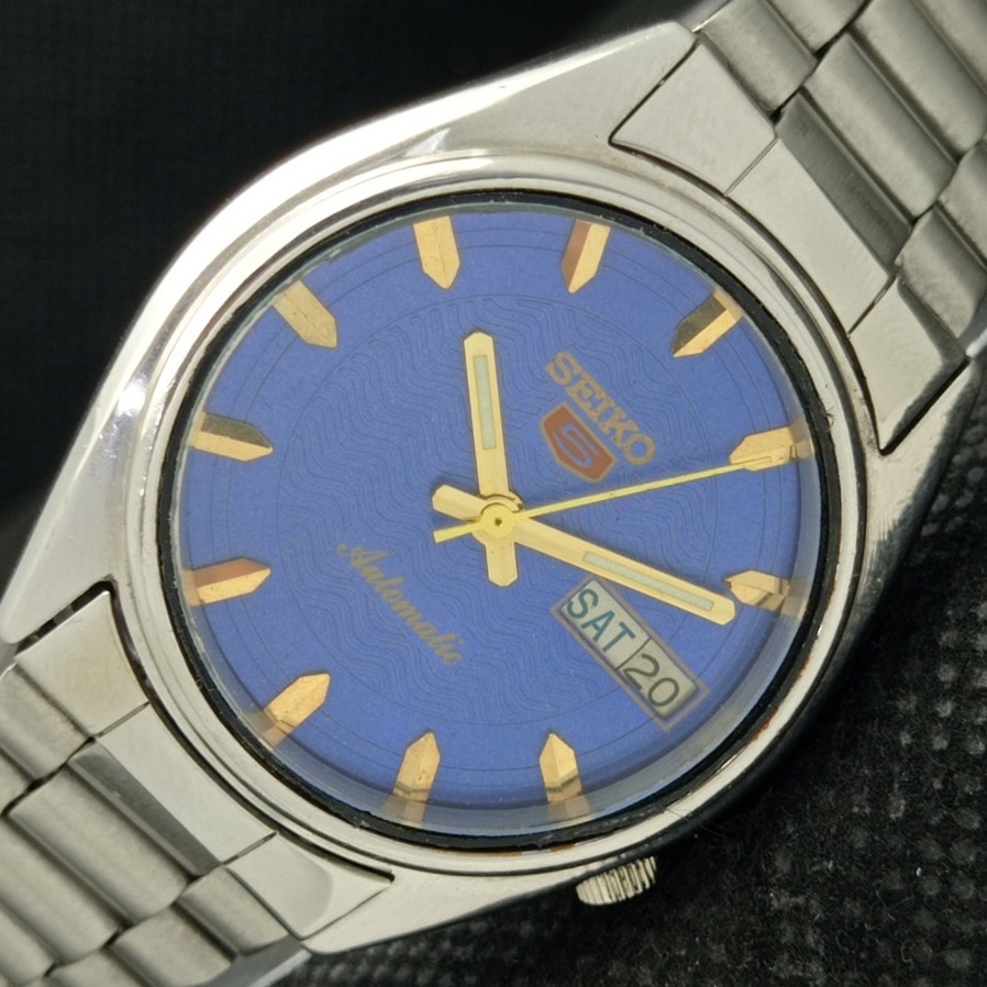 Vintage 1983 Seiko Automatic Mens Silver Watch W/daydate & Blue accents