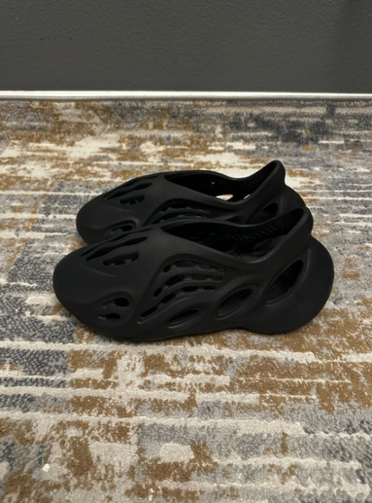 Yeezy Foam Runner Onyx Size 11