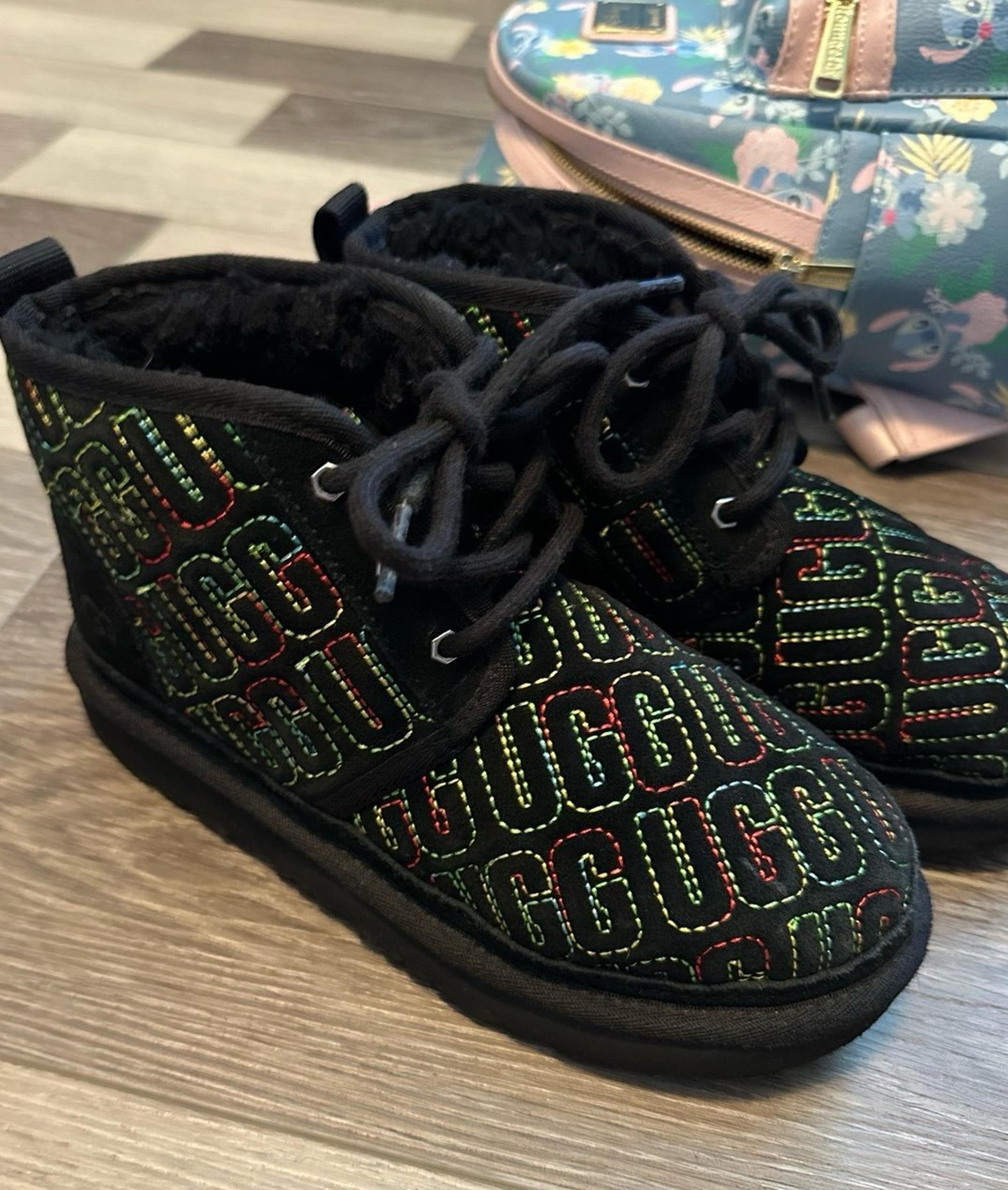 UGG meumel kids shoes girls or boys size 2 youth